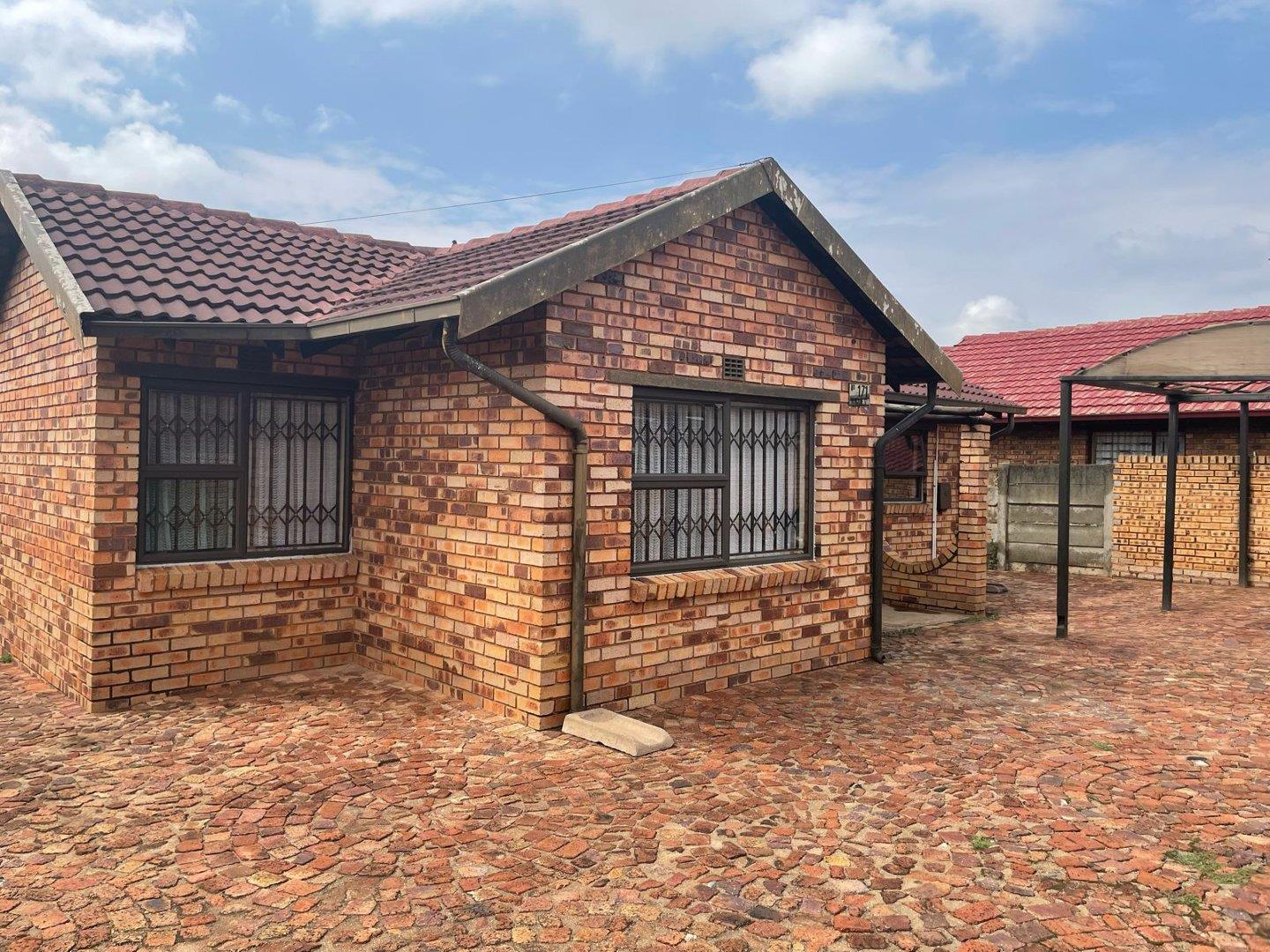 House for sale in Kwa Thema P24114301079