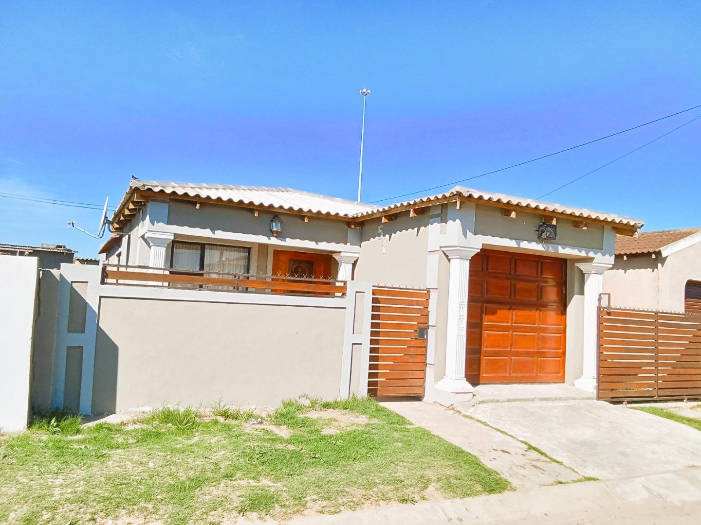 2 Bedroom House for sale in Motherwell Nu 6 Motherwell Nu6 P24