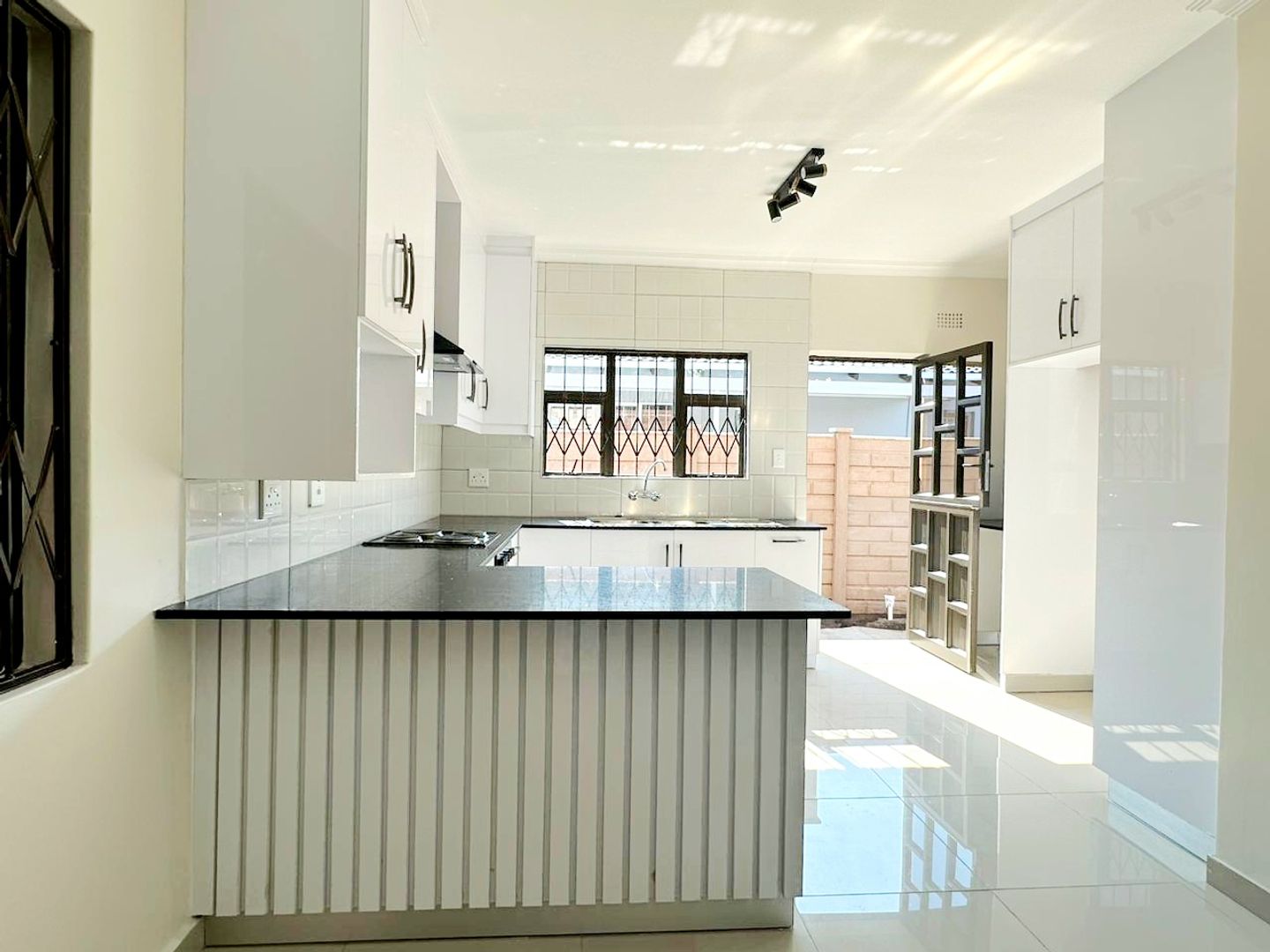 3 Bedroom House for sale in Brackenham P24114301648