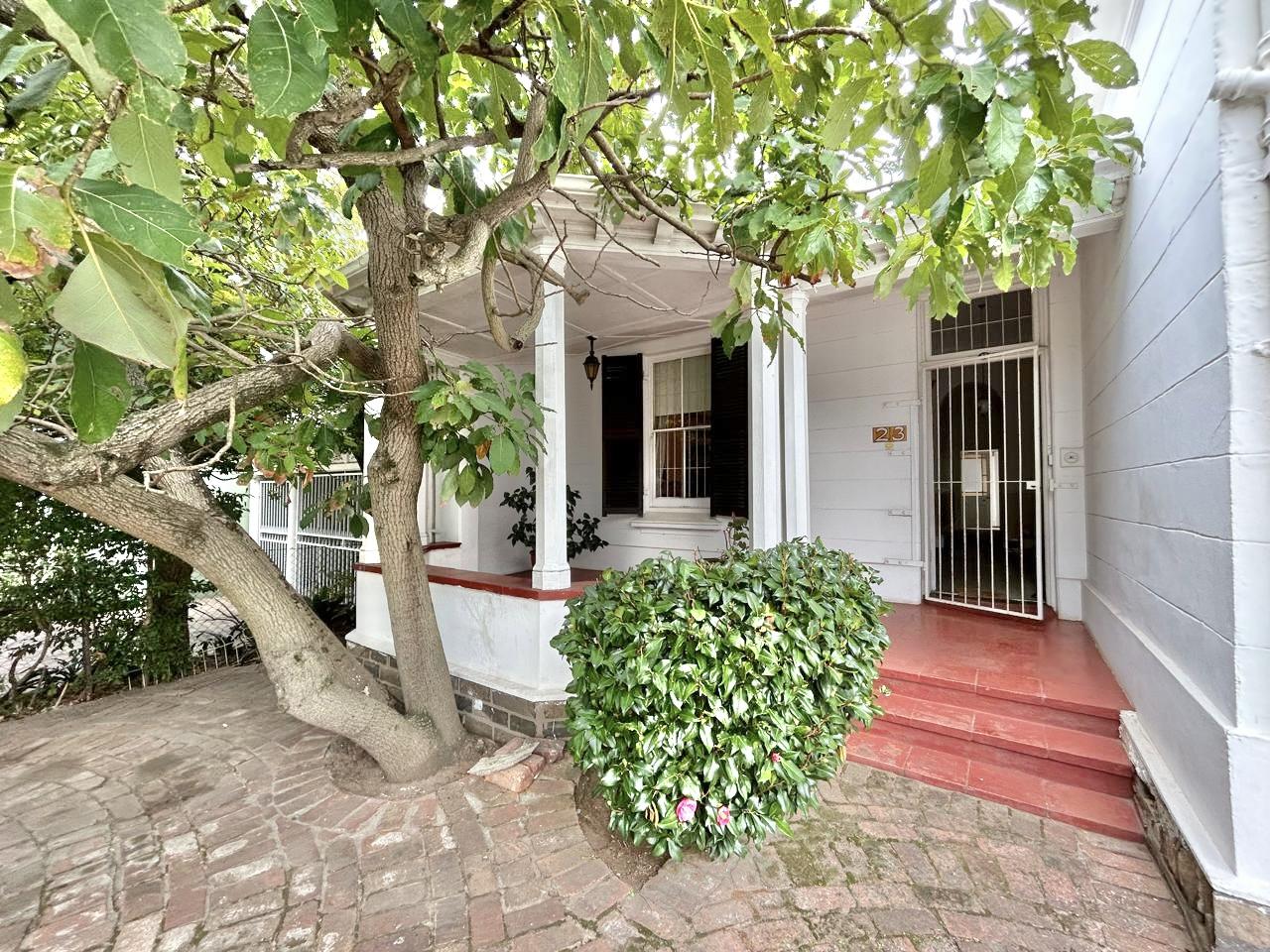 4 Bedroom House for sale in Oranjezicht P24114301797