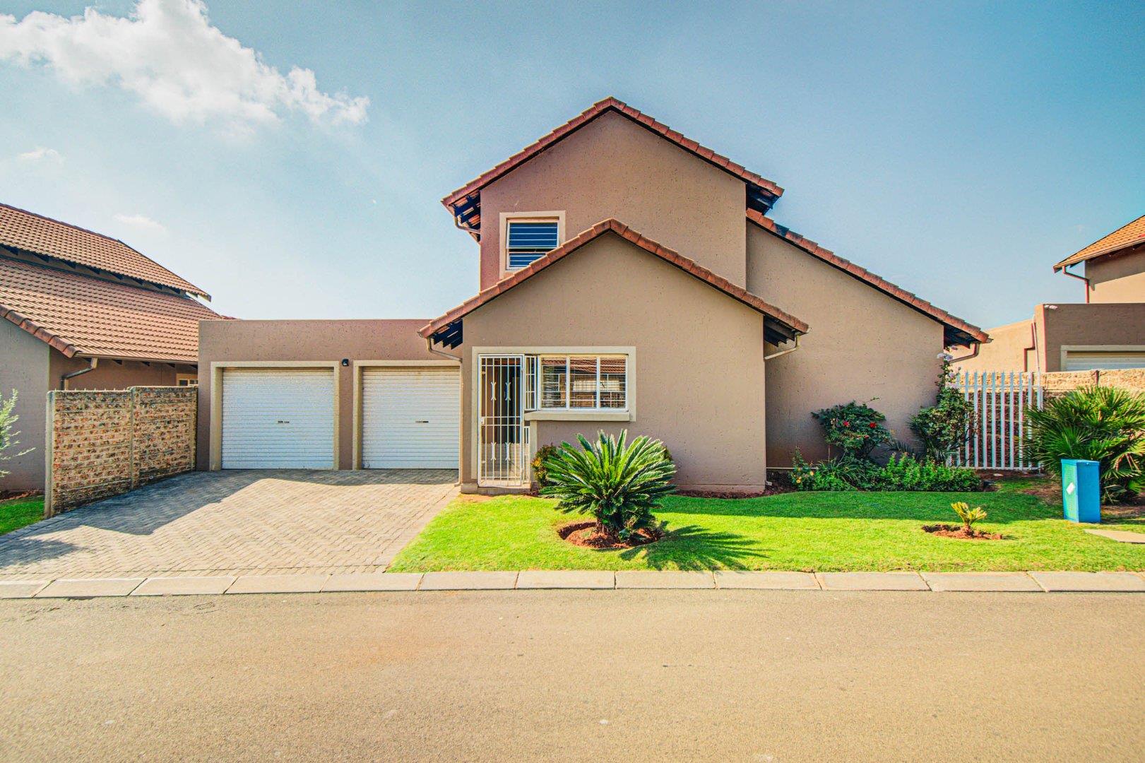 3 Bedroom House for sale in Danie Taljaard Park 246 Blue Lakes Estate