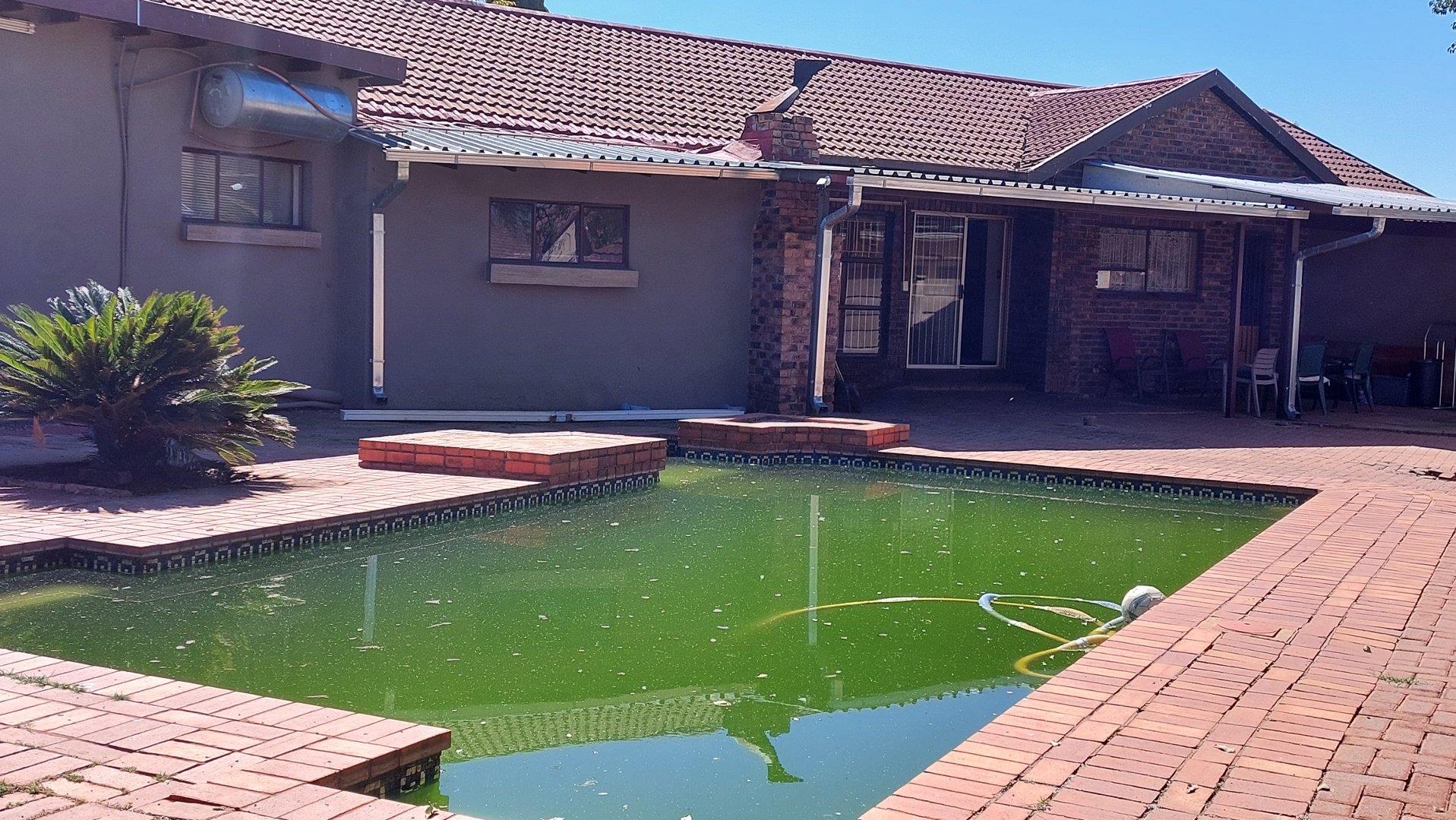 5 Bedroom House for sale in Meyerton Park P24114301998