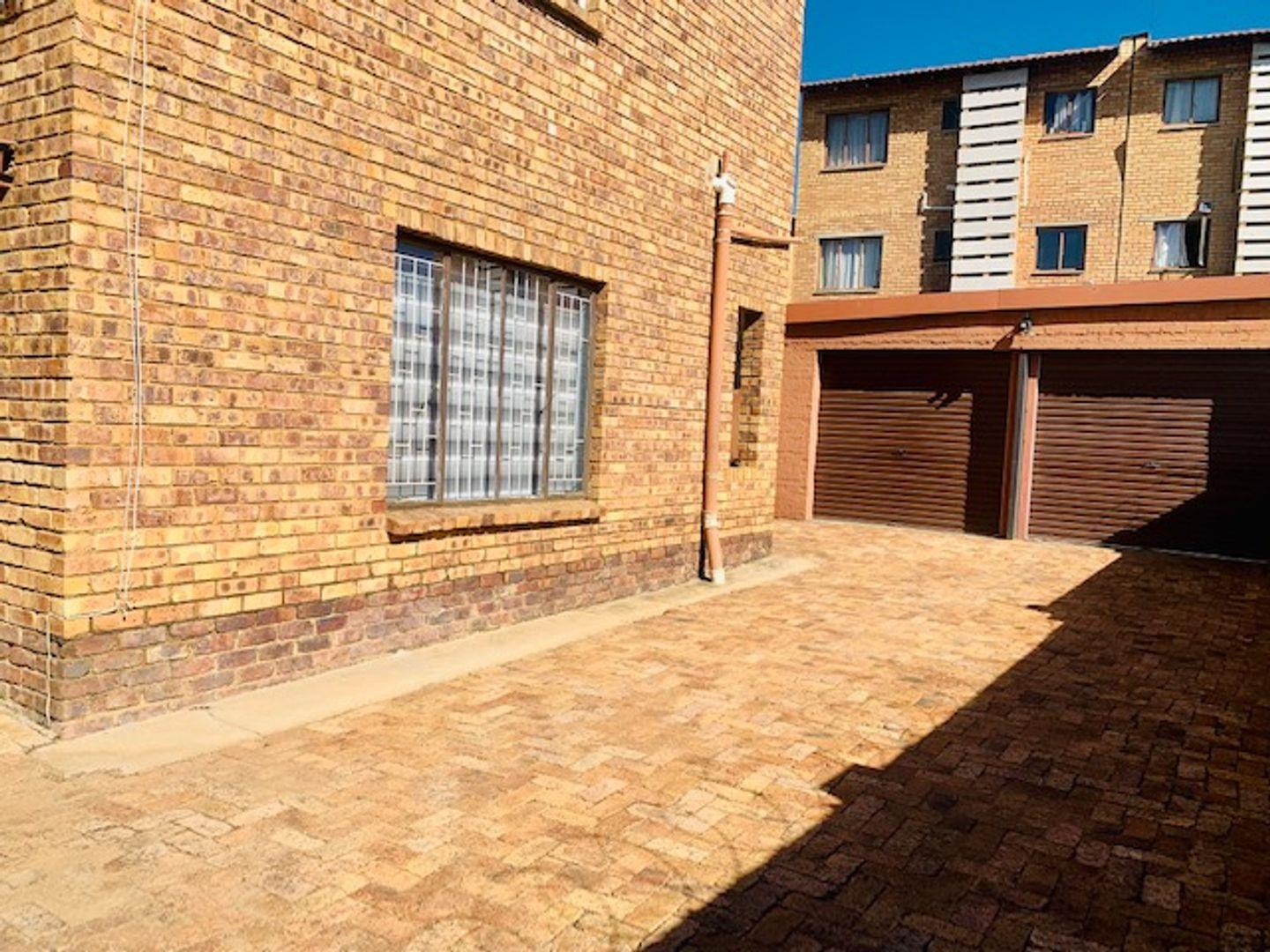 Shalimar Ridge Property Property and houses for sale in Shalimar