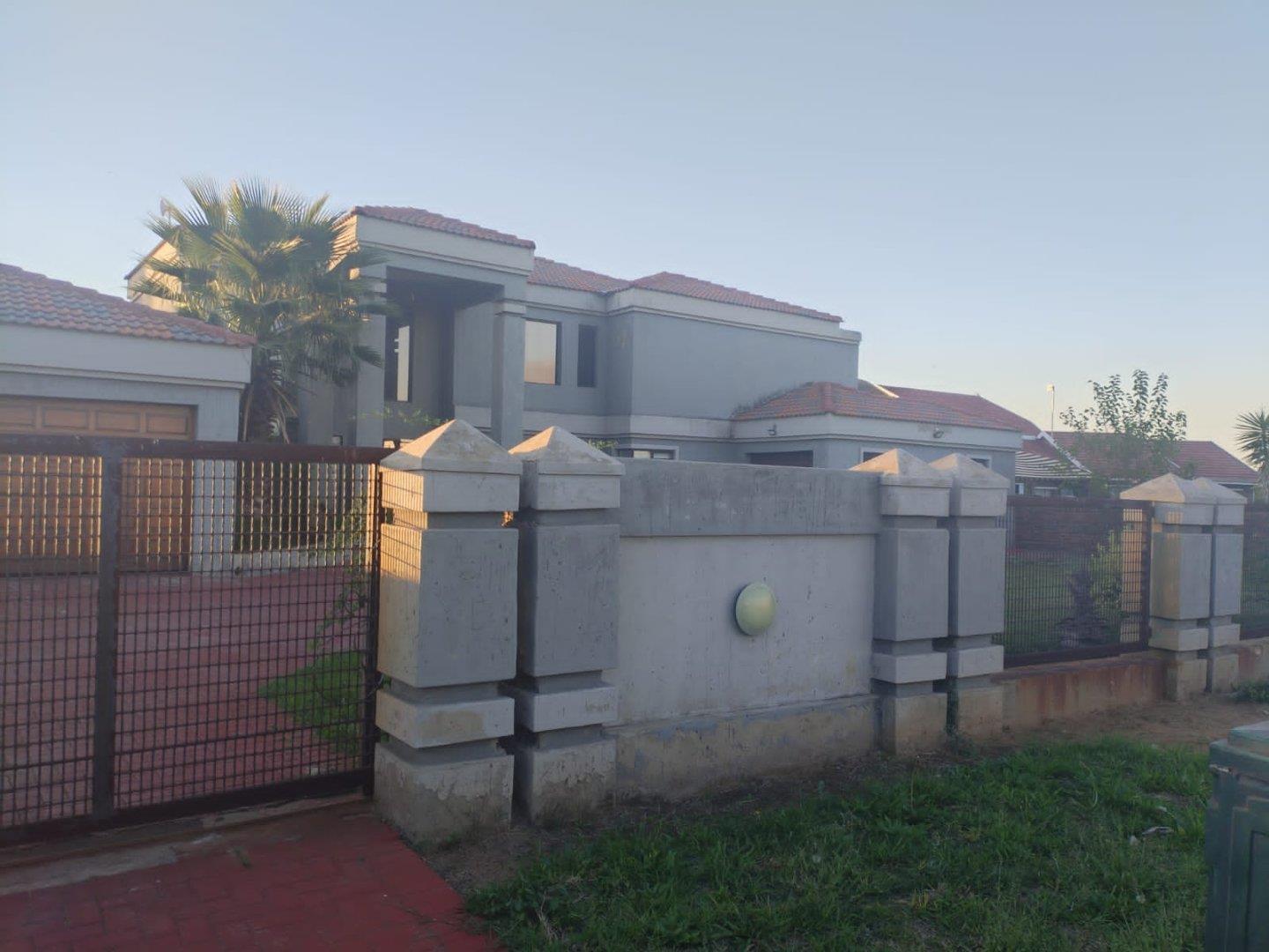 4 Bedroom House for sale in Bedworth Park P24114303119