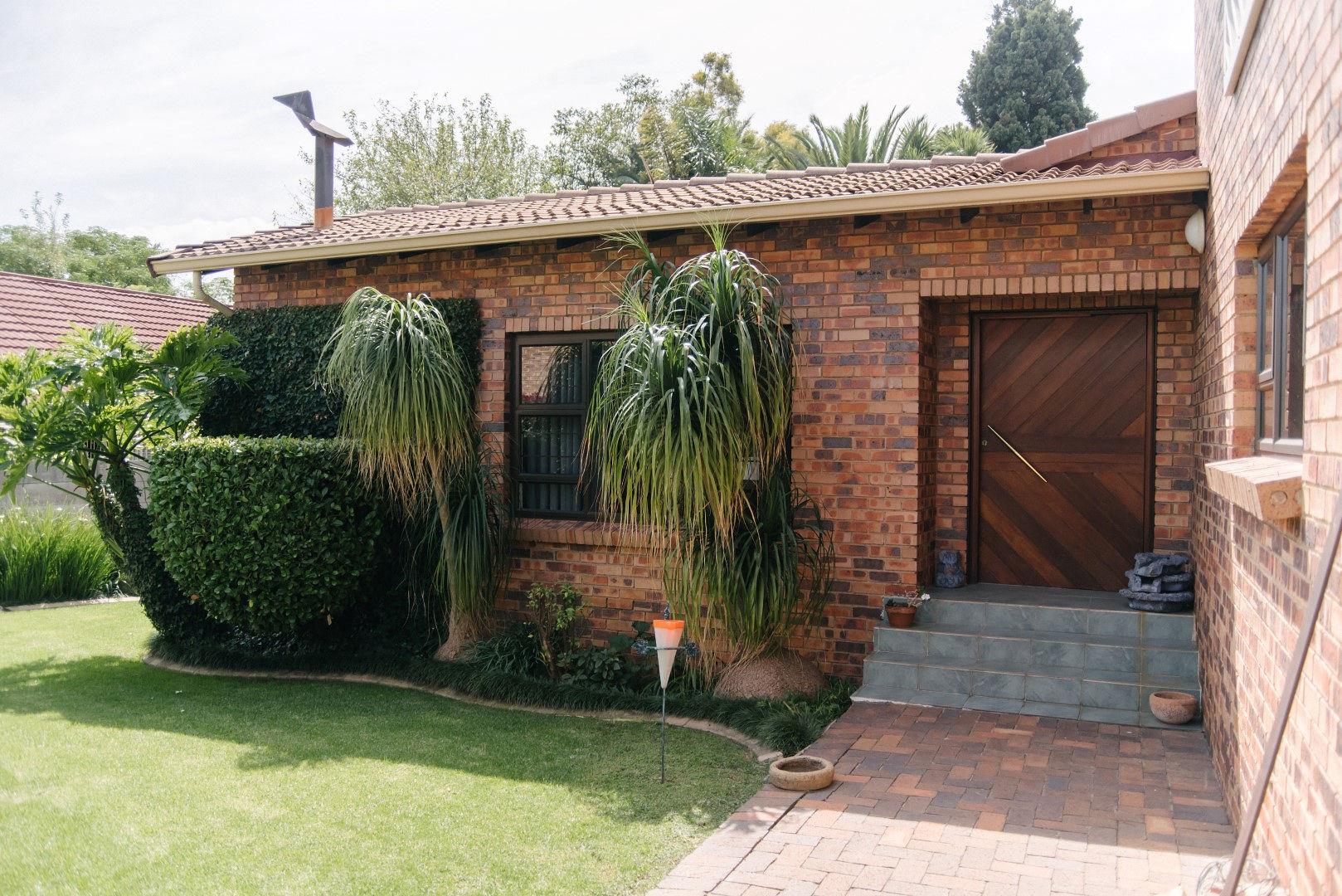 5 Bedroom House for sale in Eastleigh P24114303150