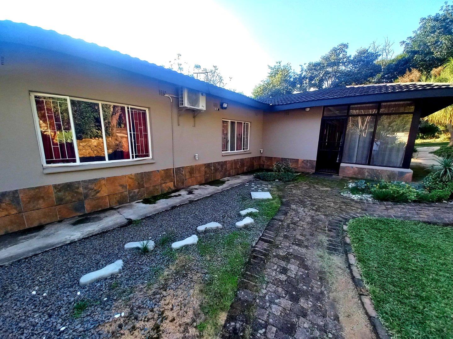 4 Bedroom House for sale in Barberton 106 Verdoorn Street P24114303540