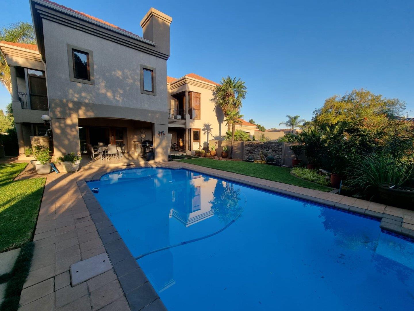 5 Bedroom House for sale in Emfuleni Golf Estate P24114304426