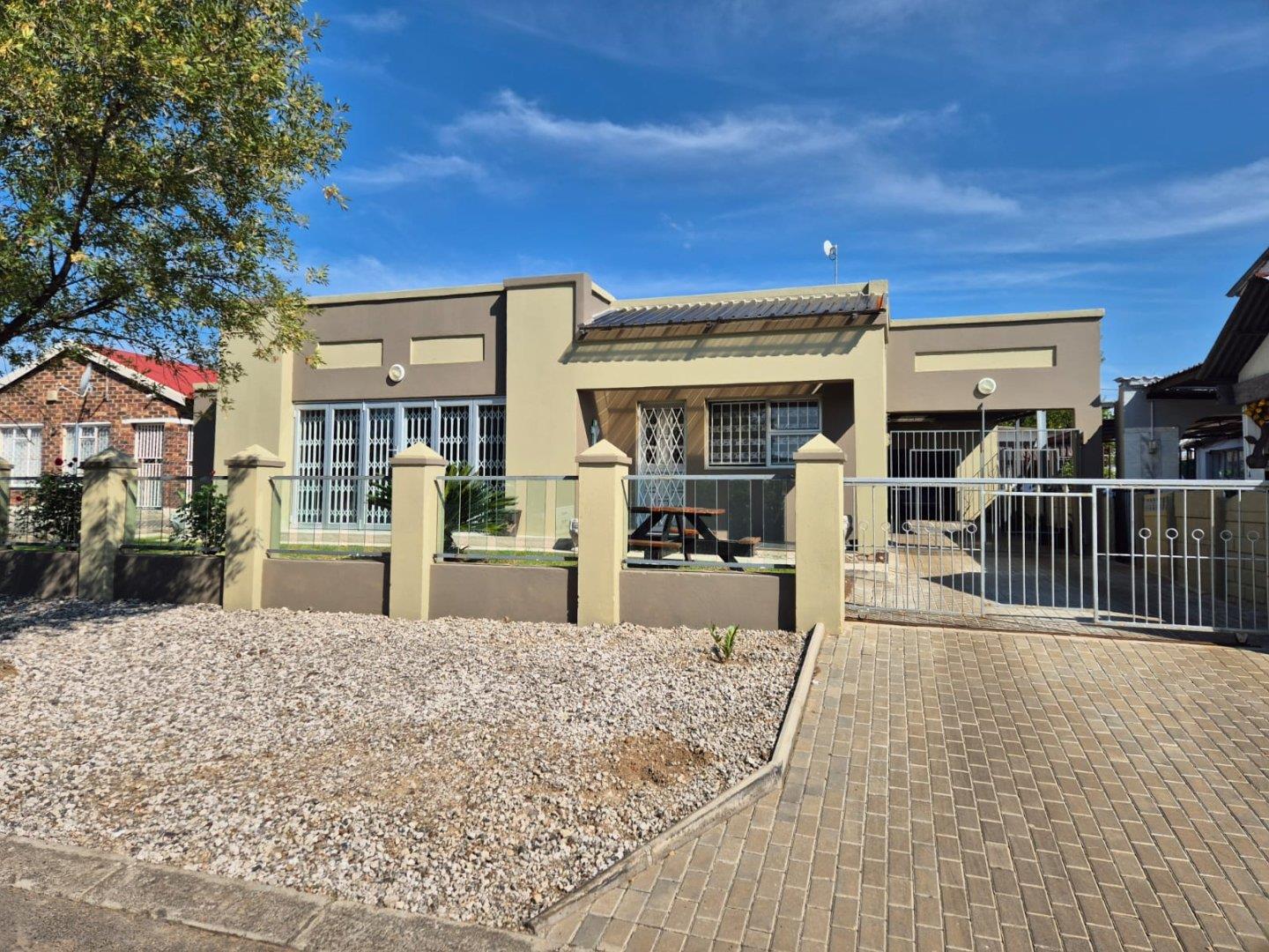 3 Bedroom House for sale in Fernwood P24114304582