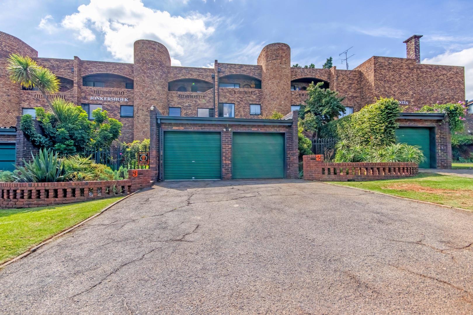 2 Bedroom Townhouse for sale in Cresta Jonkershoek 2a Ann Street