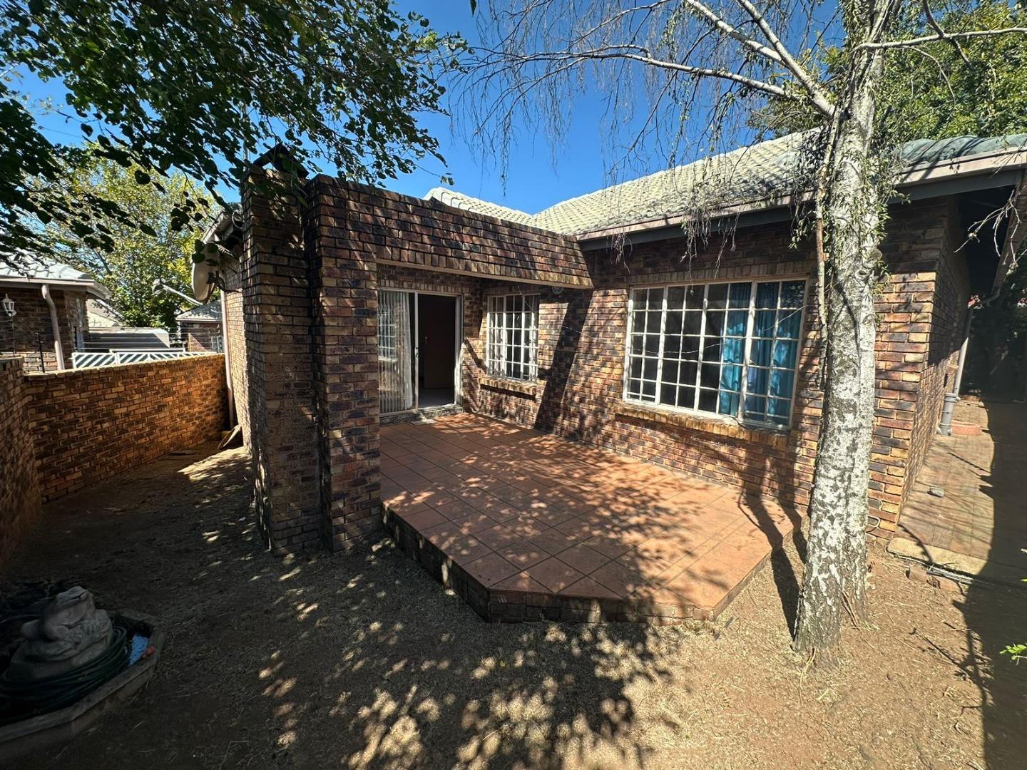 4 Bedroom Townhouse for sale in Florida Park 4 Ss Clemmow Gardens, 17