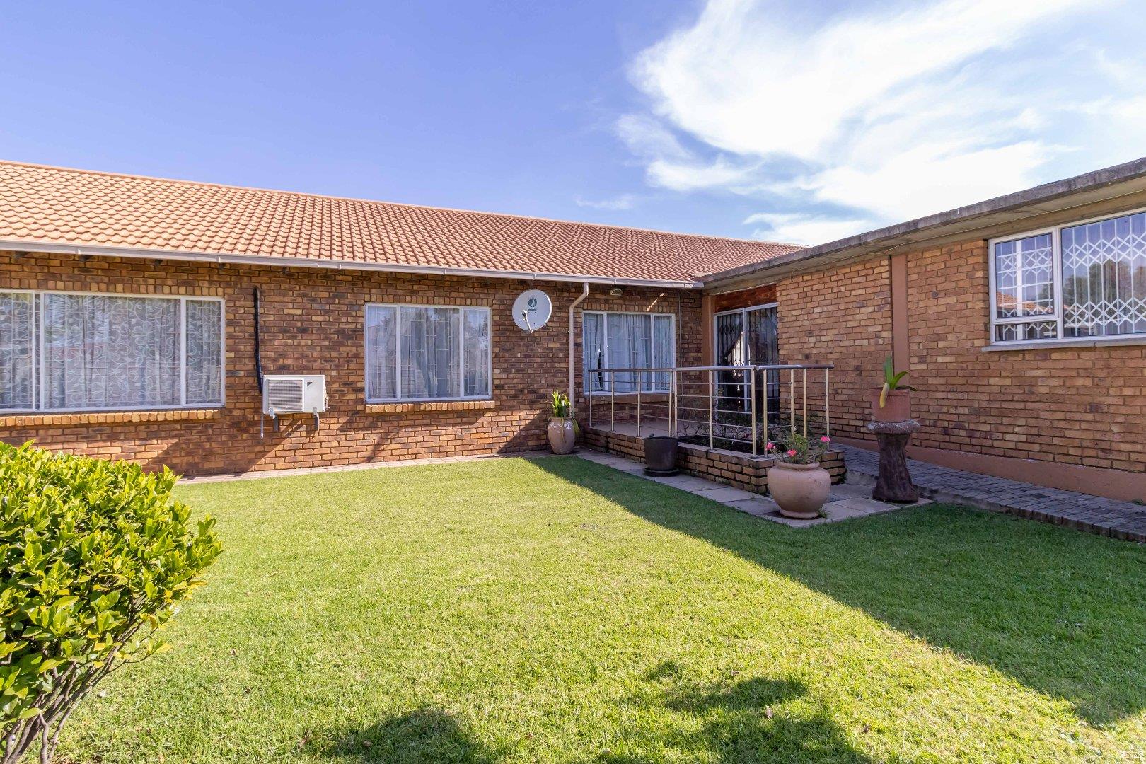 Dunnottar Property Property and houses for sale in Dunnottar