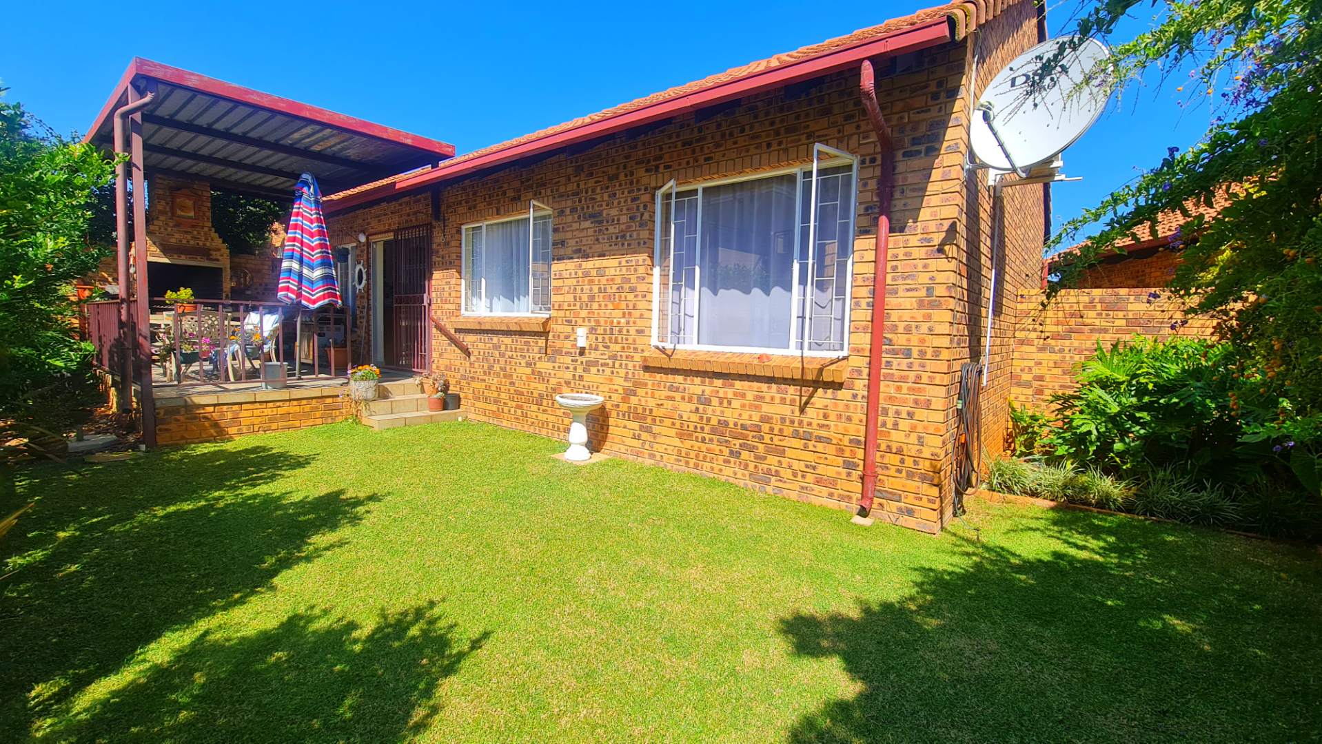 2 Bedroom Townhouse for sale in Faerie Glen P24114306866