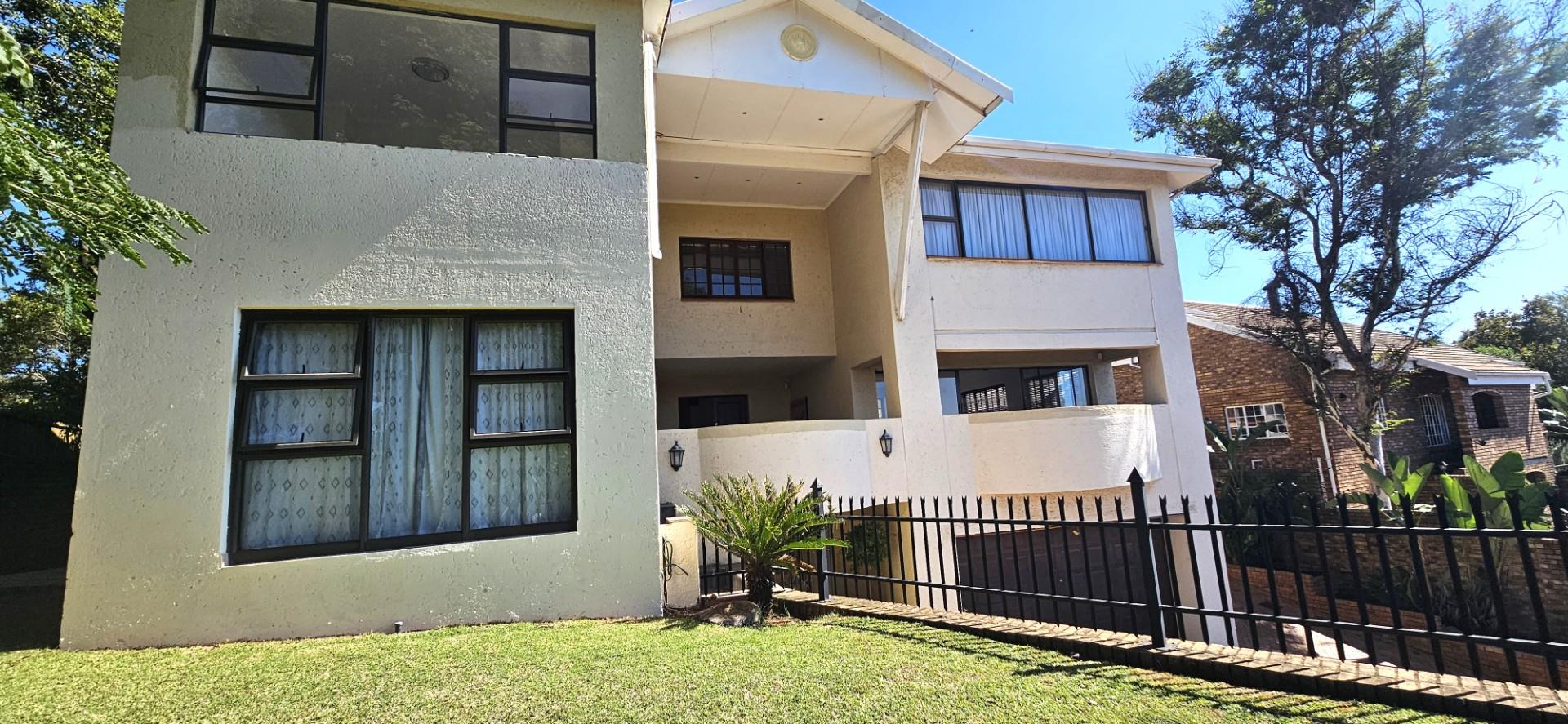 6 Bedroom House for sale in Erasmuskloof 422 Kasuka Street P24