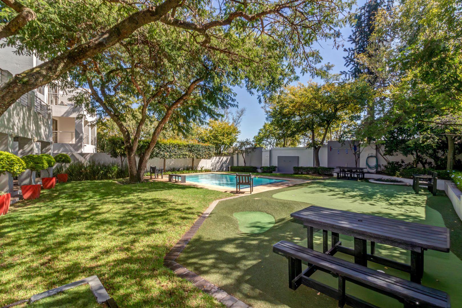 1 Bedroom Apartment / flat for sale in Douglasdale P24114308482