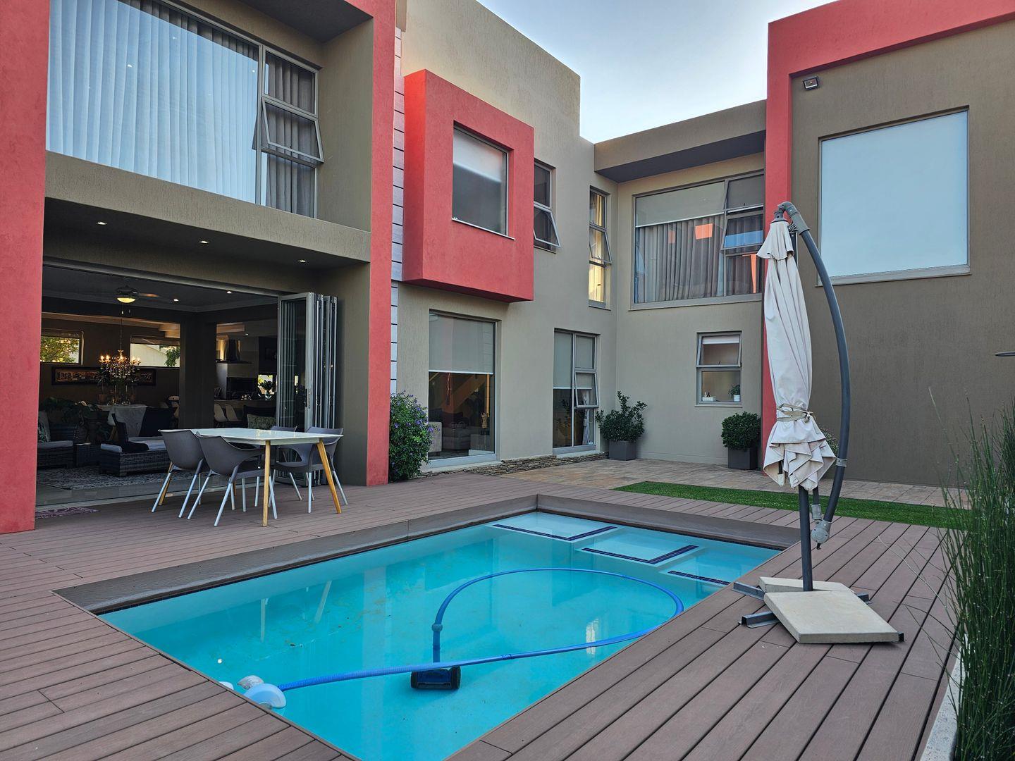 4 Bedroom House for sale in Midfield Estate P24114308180