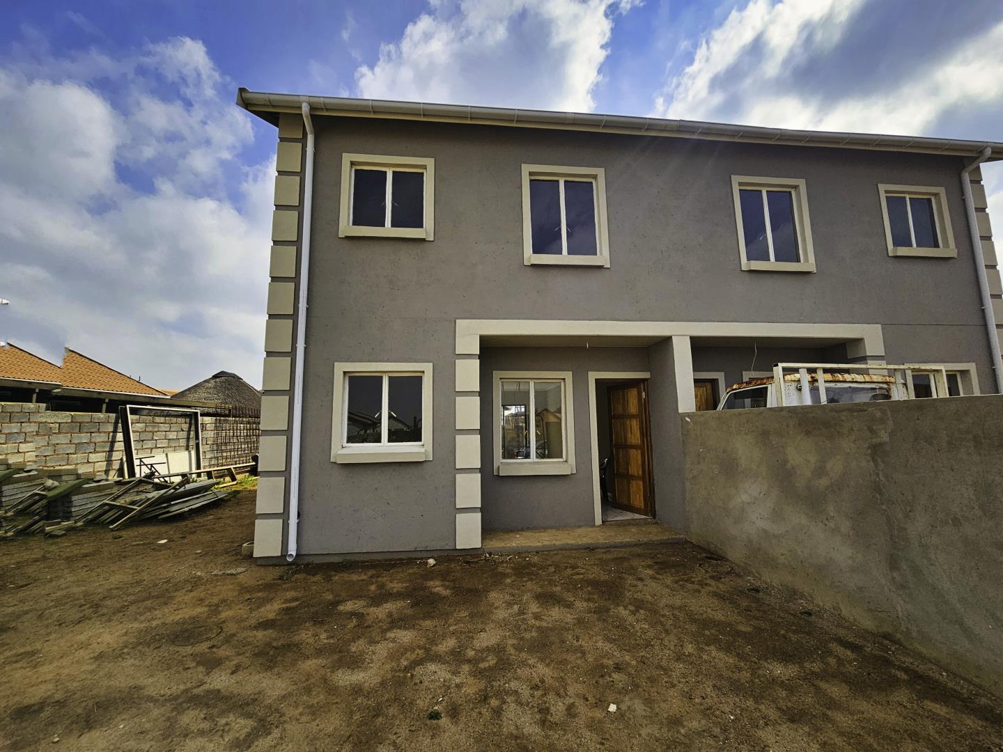 3 Bedroom House for sale in Buhle Park P24114308441