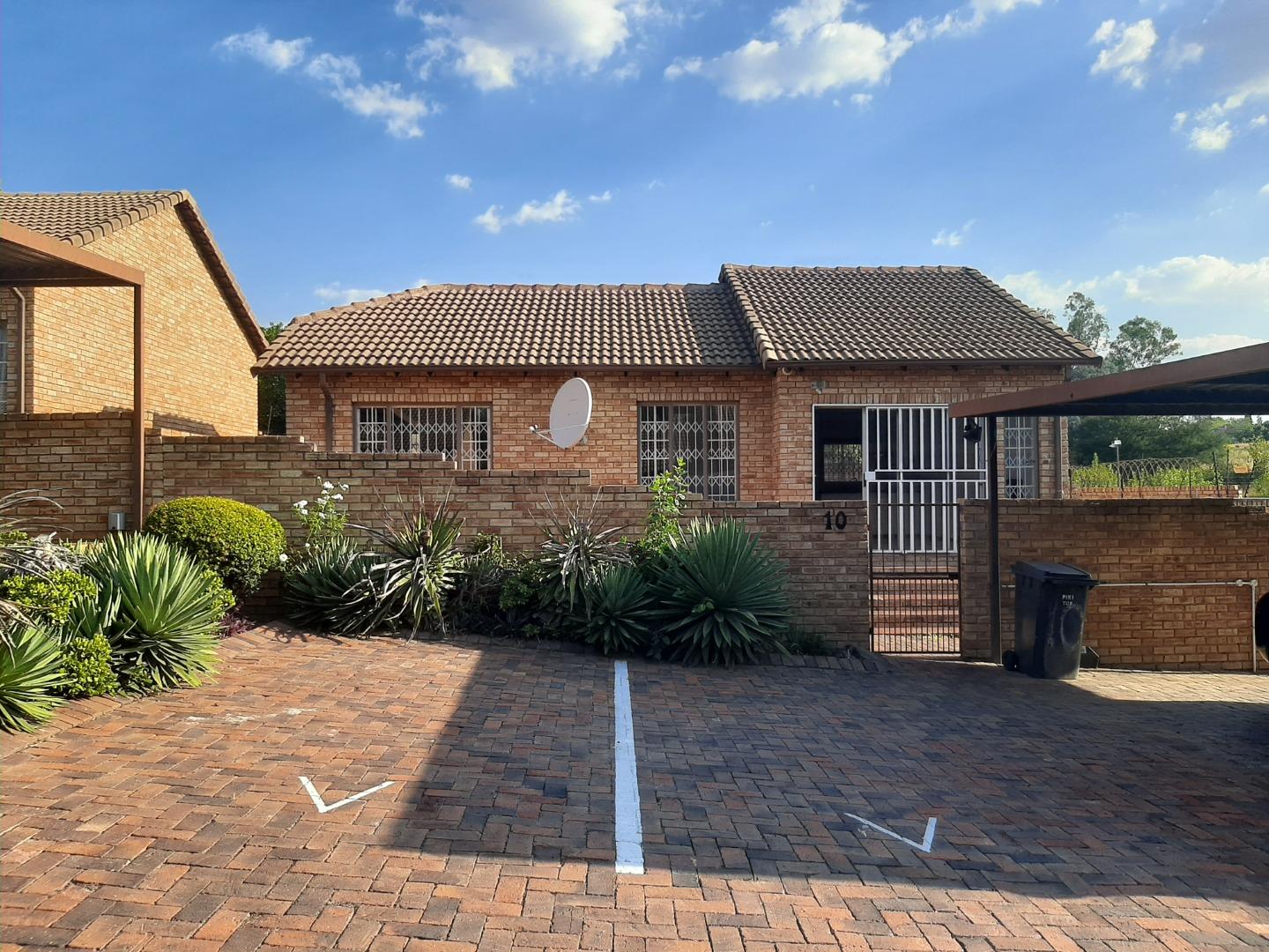 Johannesburg North Property Townhouses for sale in Johannesburg North