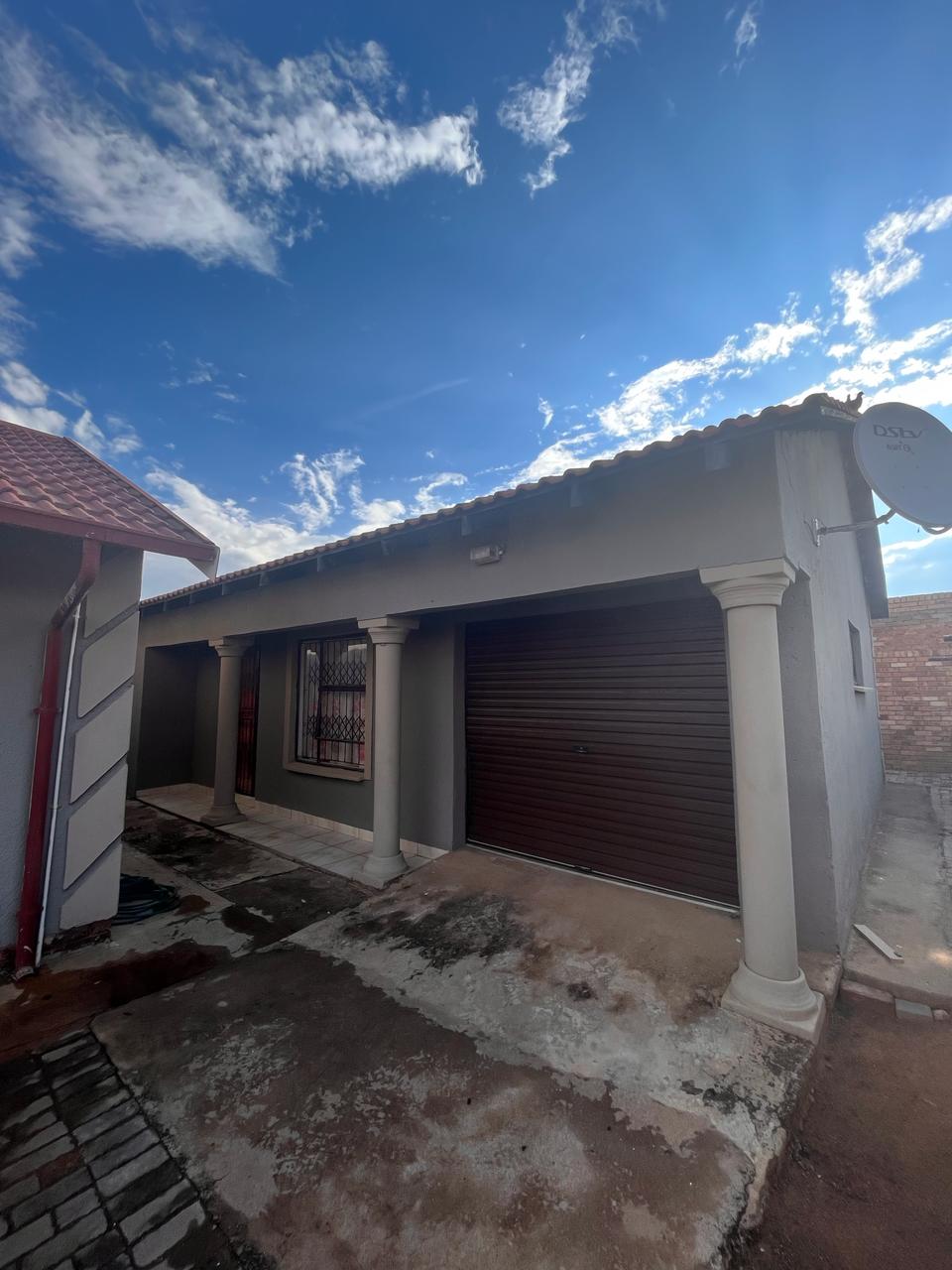 House to rent in Mmabatho Unit 15 P24114309368