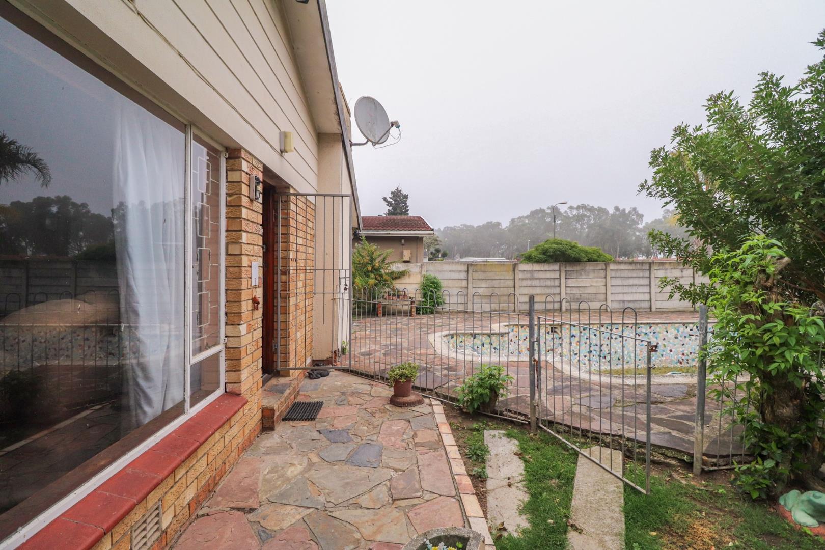 Francis Evatt Park Property Property and houses for sale in Francis