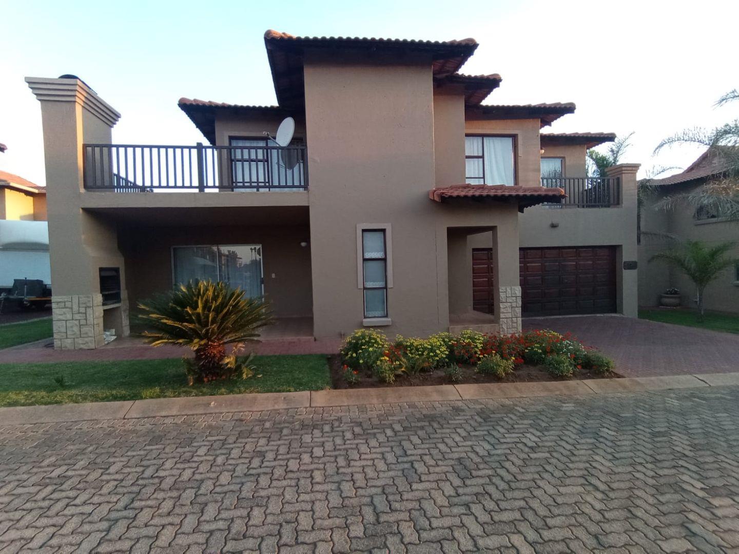 3 Bedroom House for sale in Risiville P24114310567