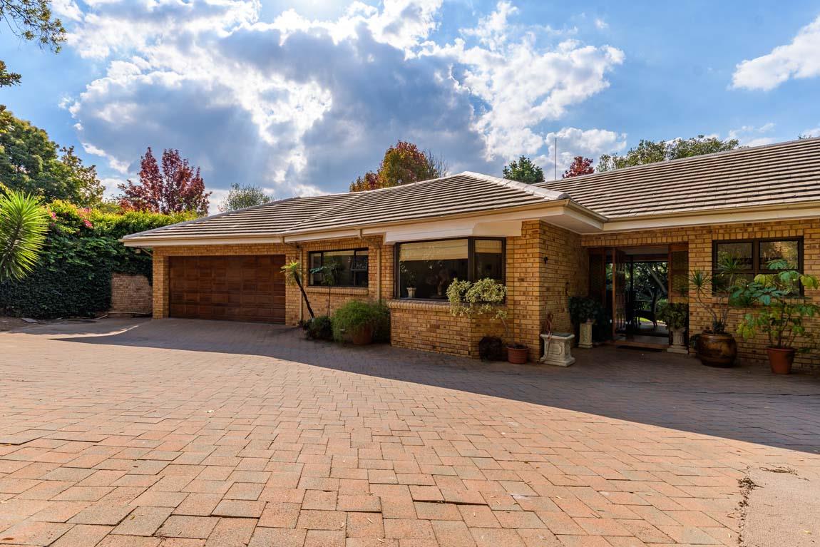 2 Bedroom House for sale in Mill Hill P24114424789