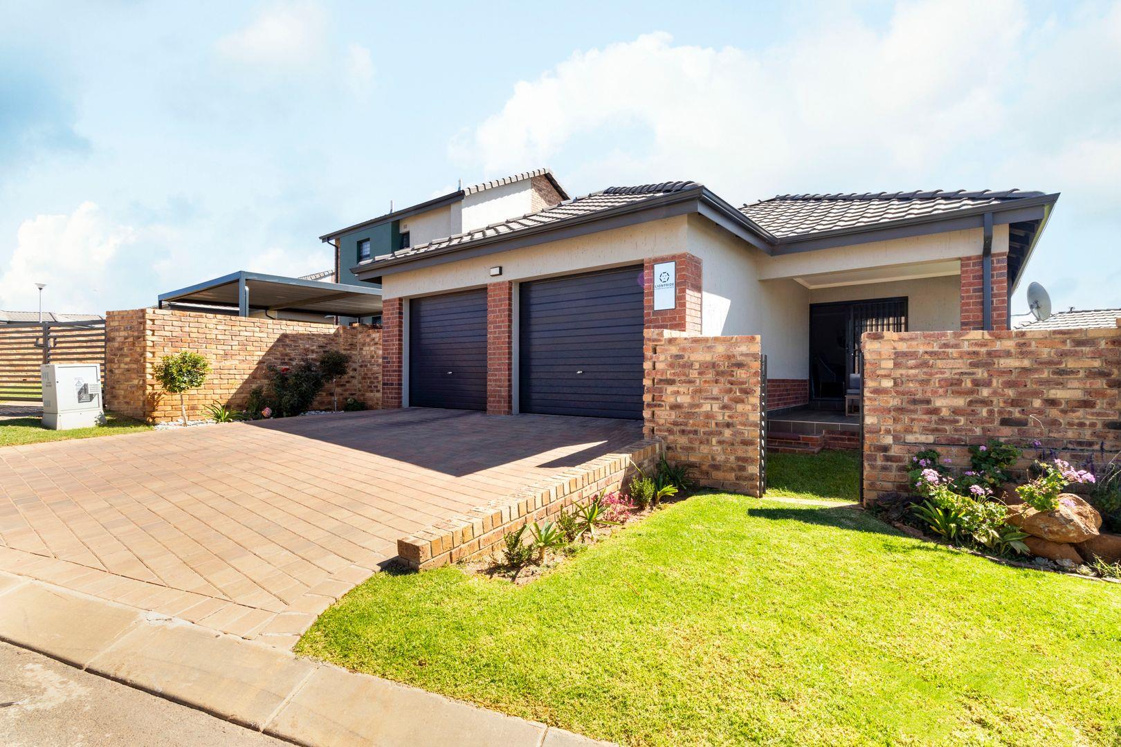 3 Bedroom House for sale in Cosmo City P24114312038