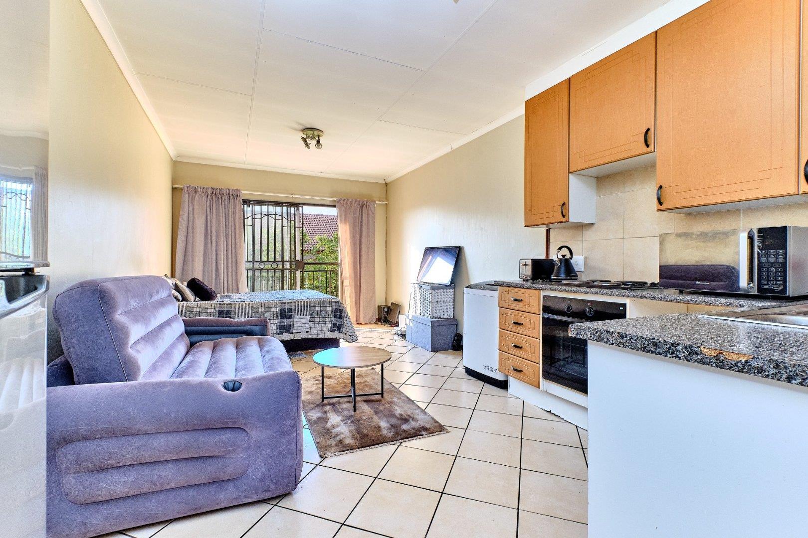 Apartment / flat for sale in Sagewood P24114550033