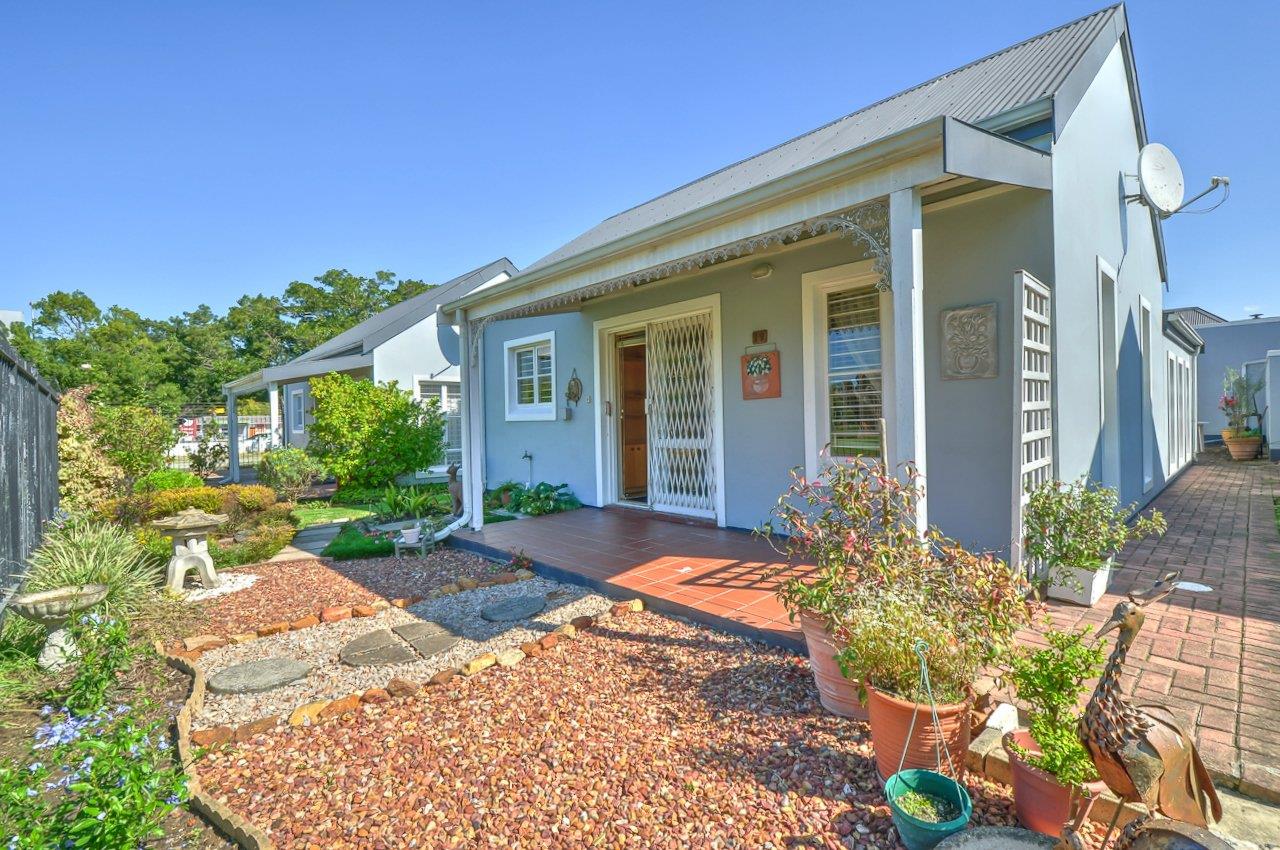 2 Bedroom House for sale in Bodorp P24114312517