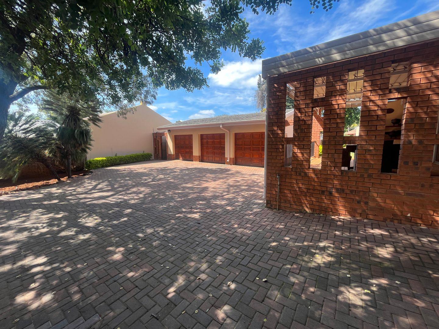 4 Bedroom House for sale in Brummeria P24114312605