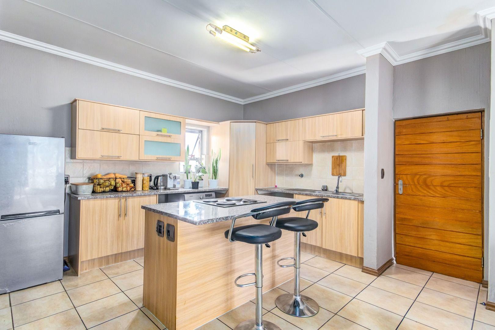 2 Bedroom Apartment / flat for sale in Parkwood Parkwood Manor, 7