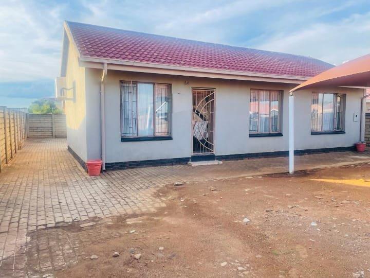 3 Bedroom House for sale in Sebokeng Zone 10 P24114313044