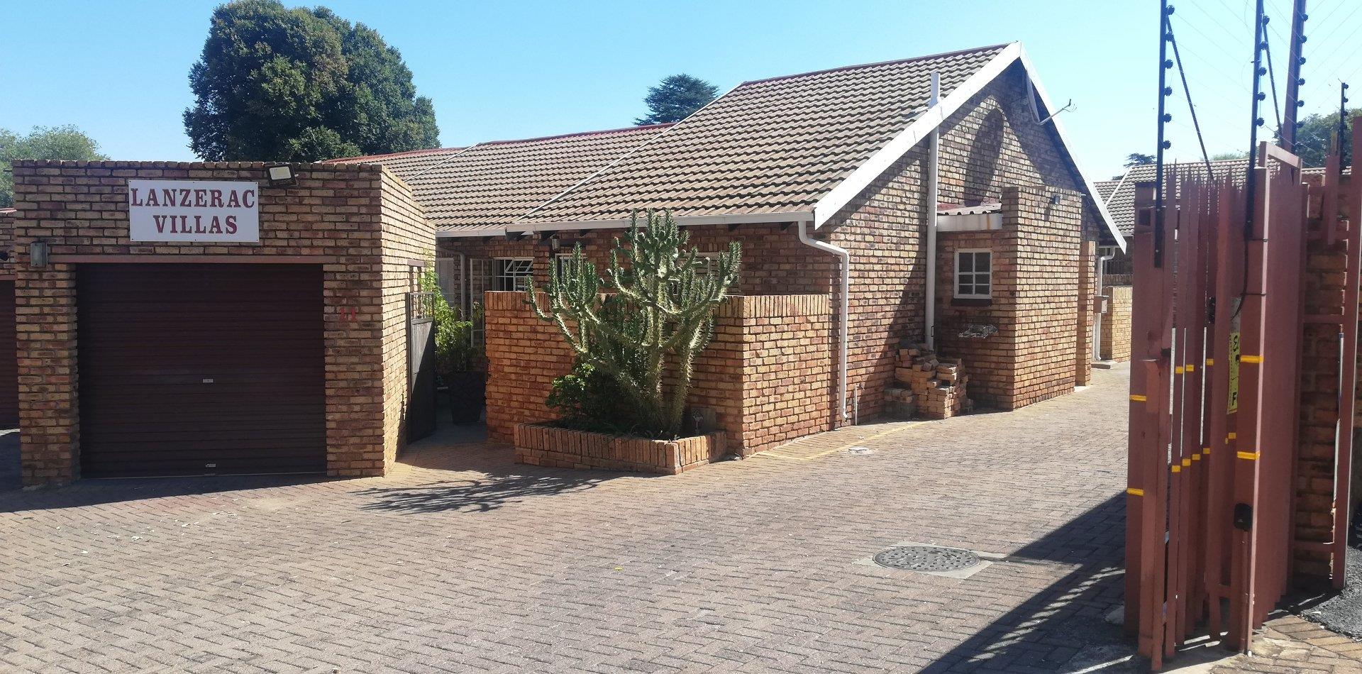 3 Bedroom Townhouse for sale in Krugersdorp North 11 Lanzerac Villas