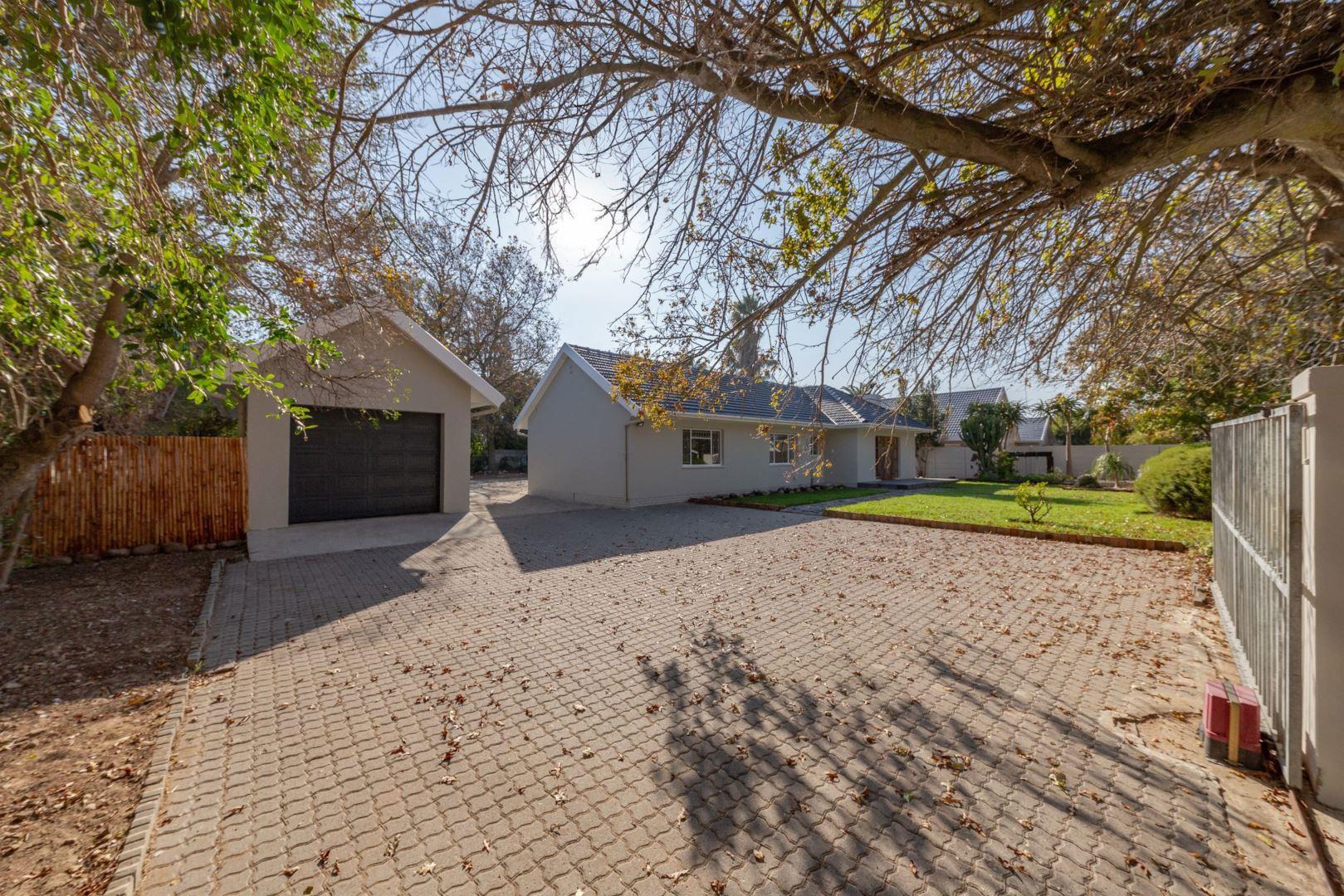 3 Bedroom House for sale in Westridge P24114313548