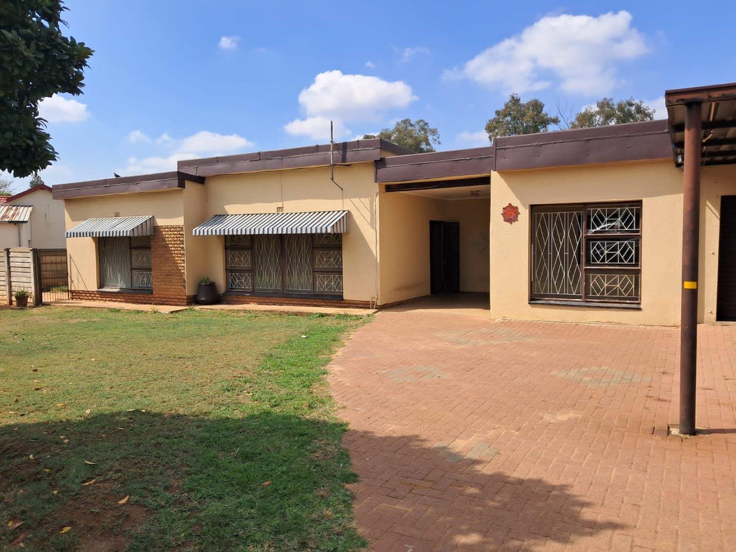 3 Bedroom House for sale in Rensburg P24114313572