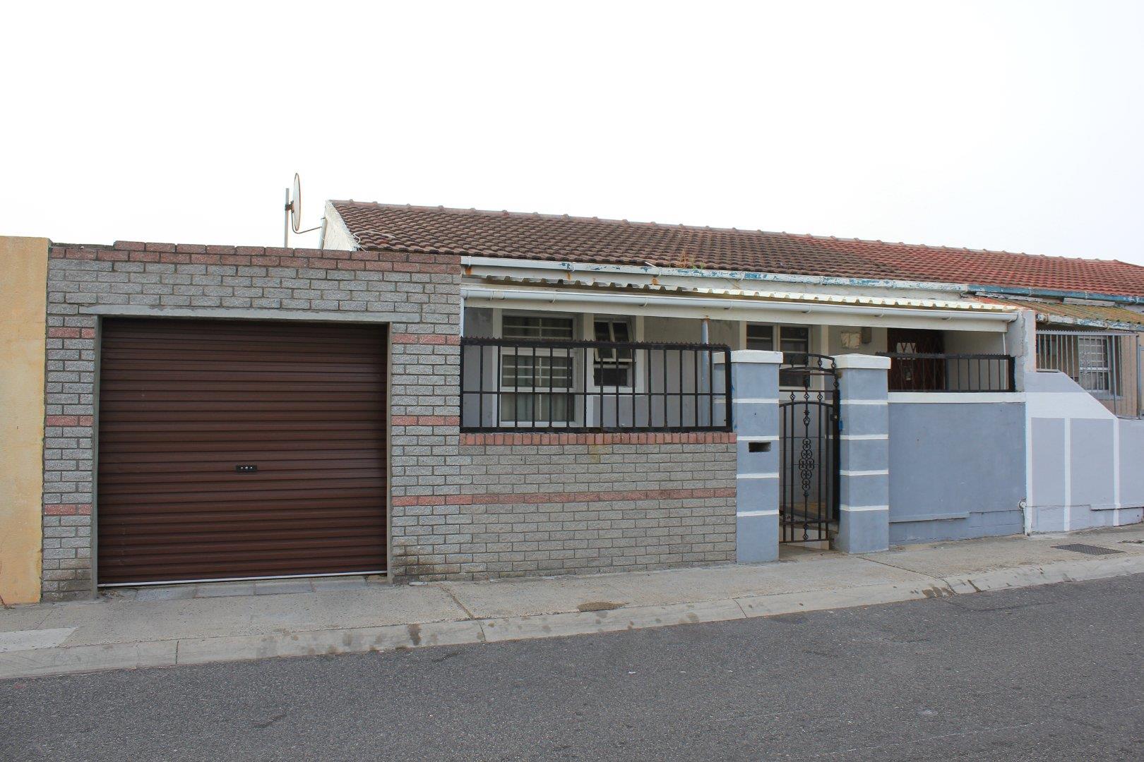 4 Bedroom House for sale in Rocklands P24114313800