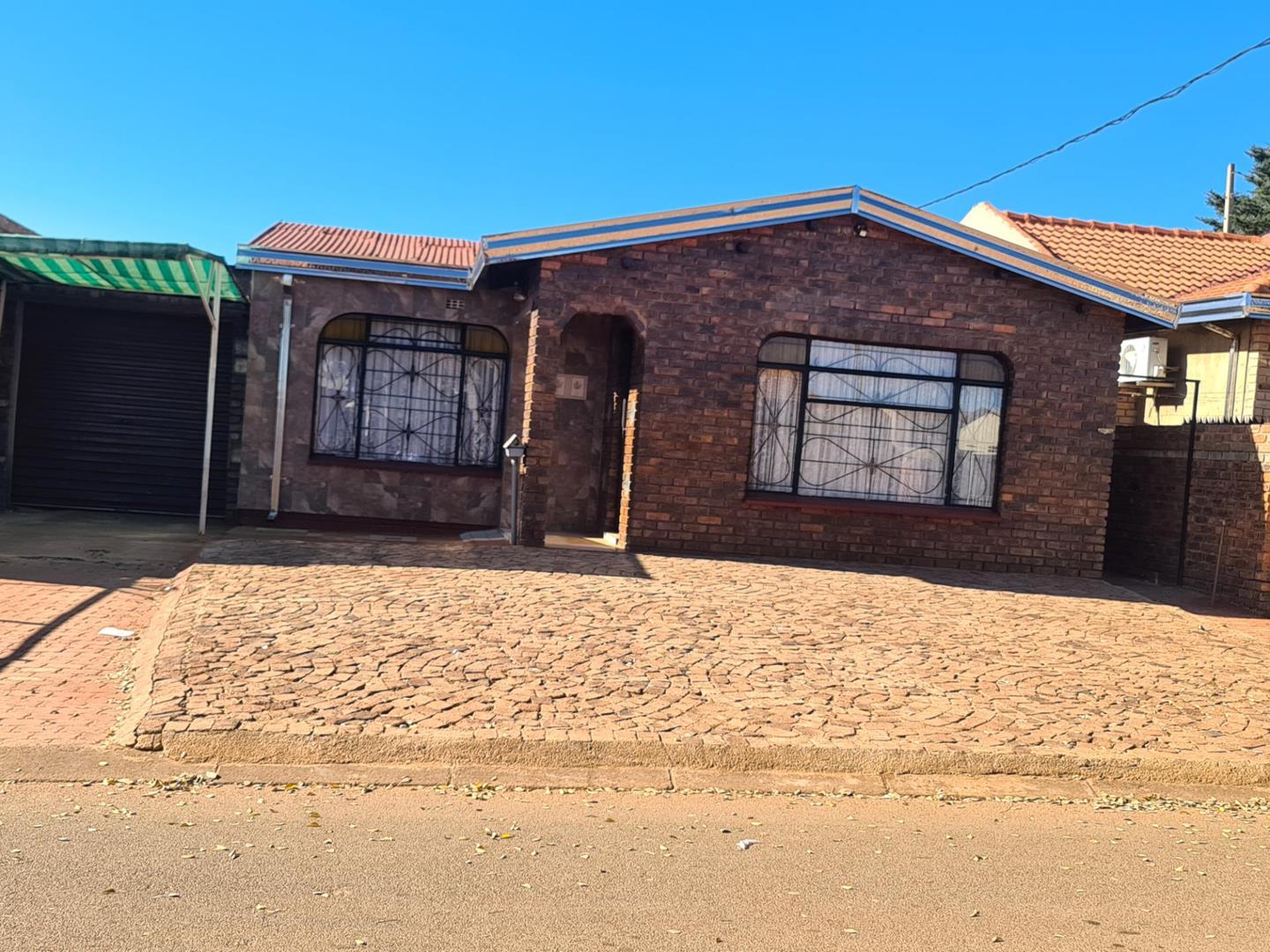 2 Bedroom House for sale in Orange Farm P24114314371