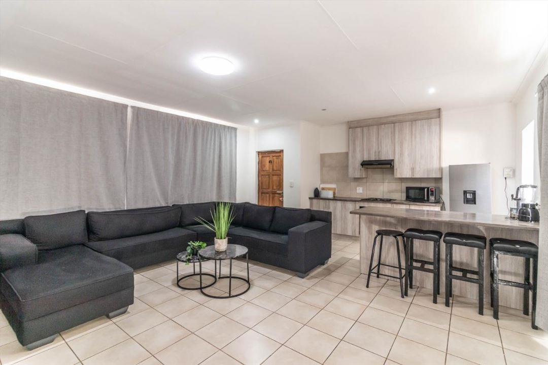 3 Bedroom Townhouse for sale in Pomona P24114414795