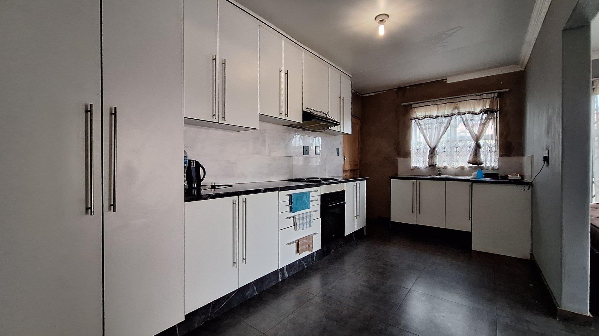 5 Bedroom House for sale in Rockdale P24114317907