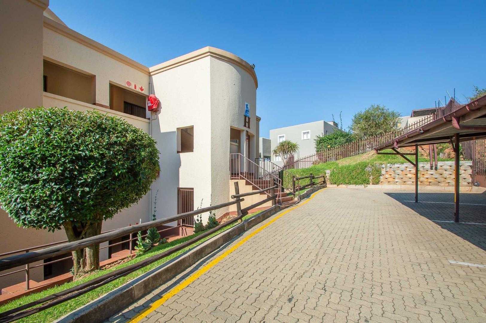 2 Bedroom Apartment / flat for sale in Constantia Kloof 64 Mont Blanc
