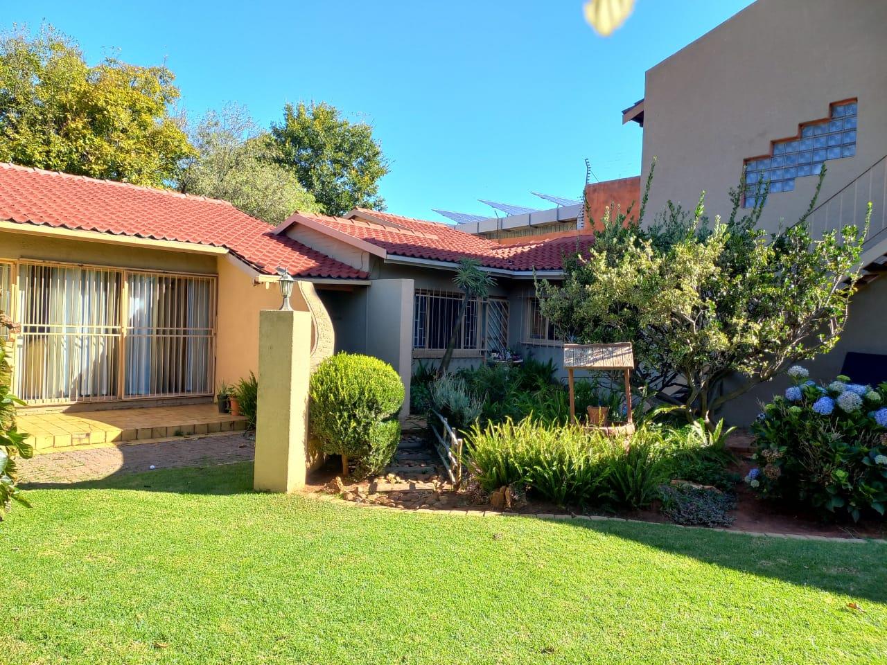4 Bedroom House for sale in Van Riebeeck Park Van Riebeeck Park Ext 3