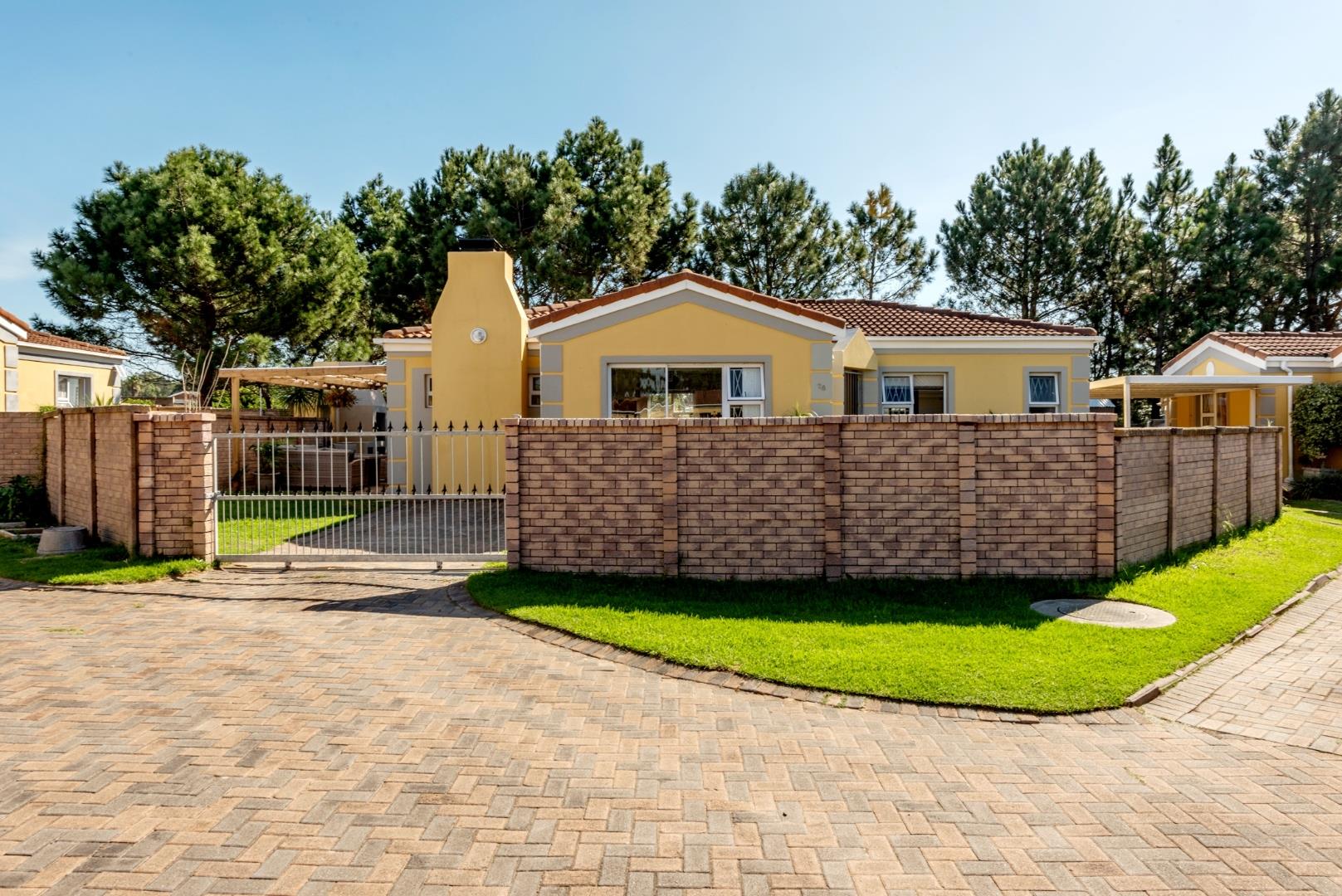 Lorraine Property Townhouses for sale in Lorraine