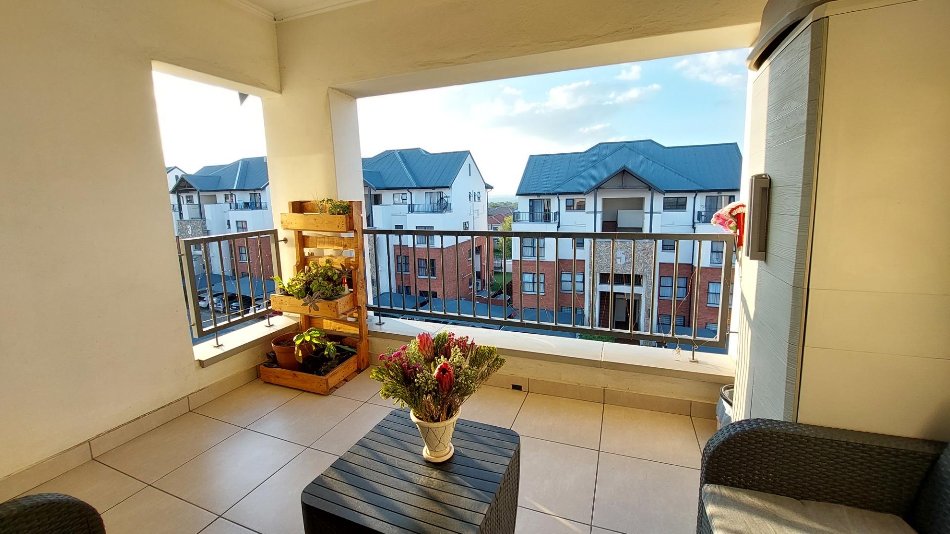 2 Bedroom Apartment / flat for sale in Greenstone Hill Stoneridge