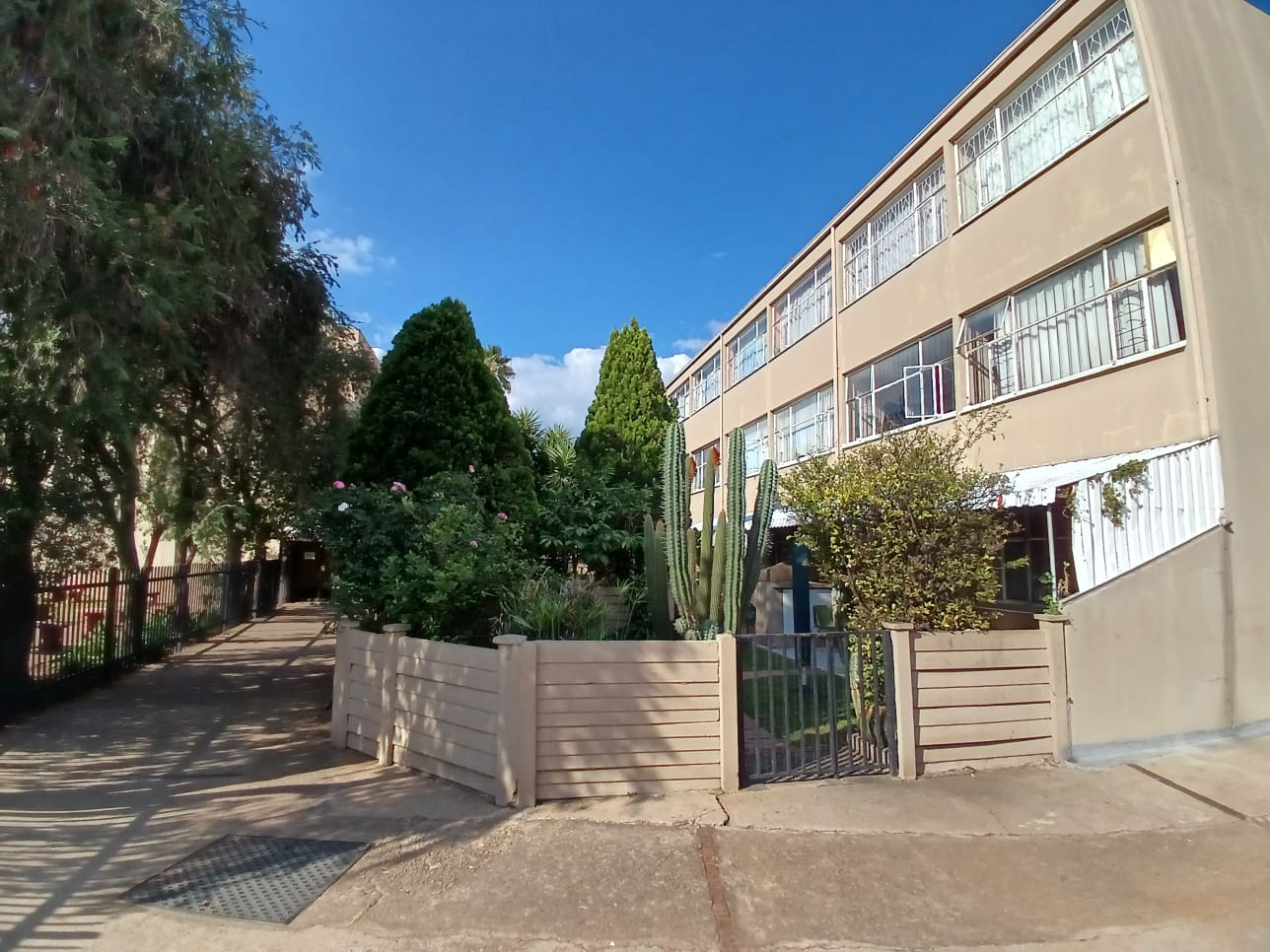 2 Bedroom Apartment / flat for sale in Booysens Unit 212 Southdale Mews, 32 Melville Street