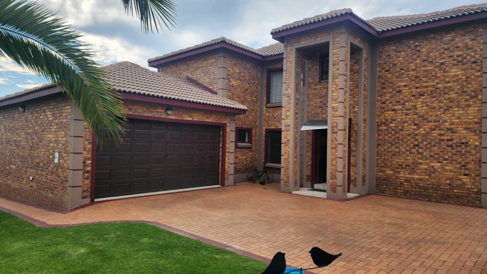 4 Bedroom House for sale in Glen Eagle Estate 18 Emerald Dove Place