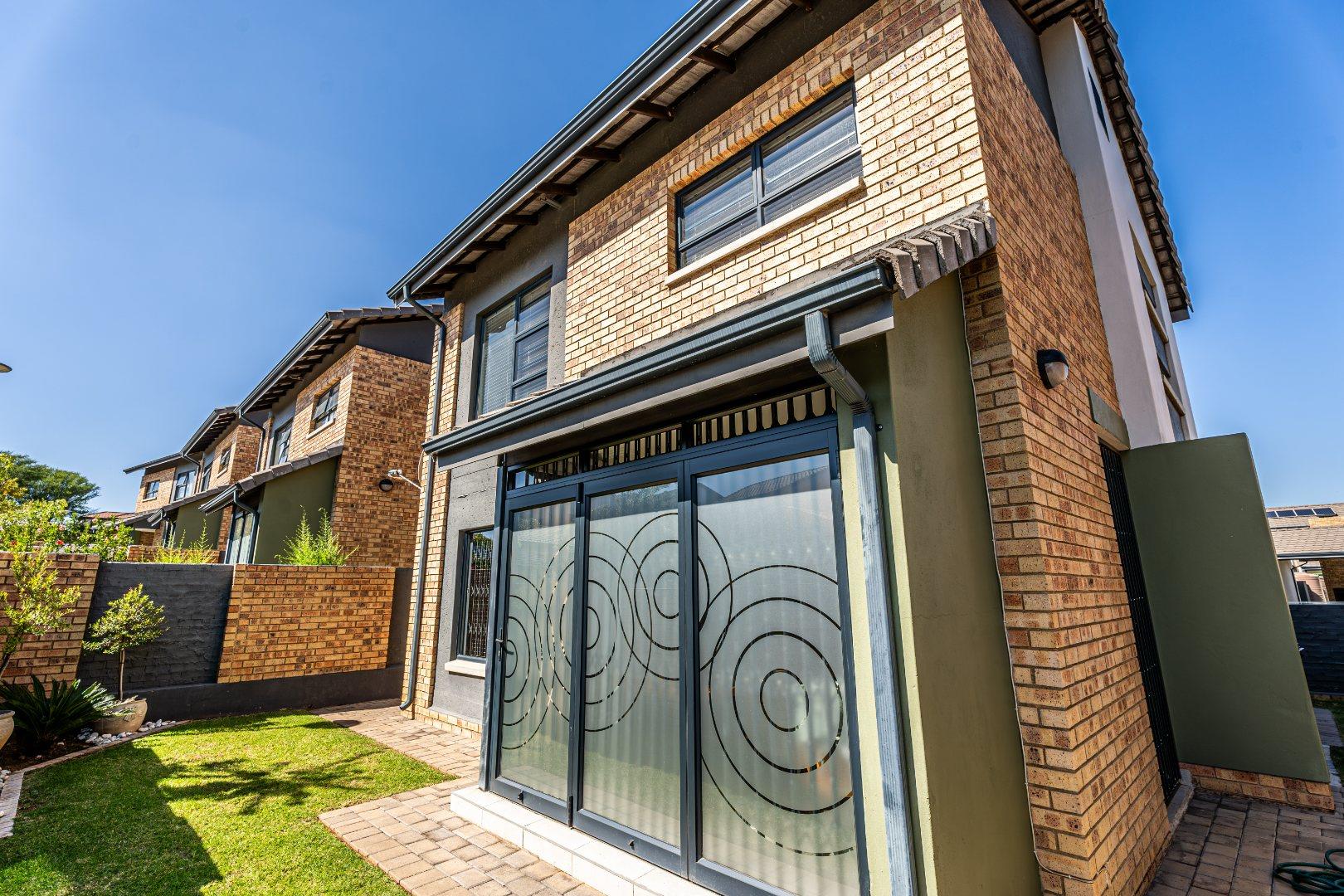 3 Bedroom Apartment / flat for sale in Amberfield P24114323986