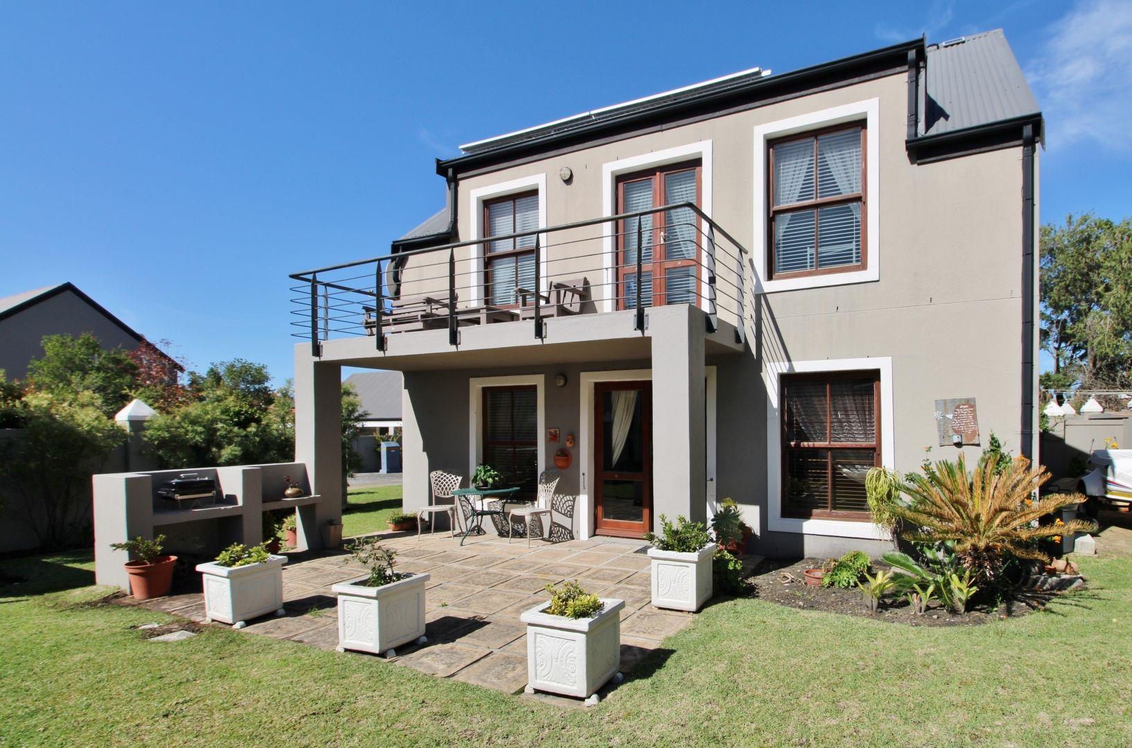 3 Bedroom House for sale in Kleinmond Central 15 Schöne Kleinmond, 57