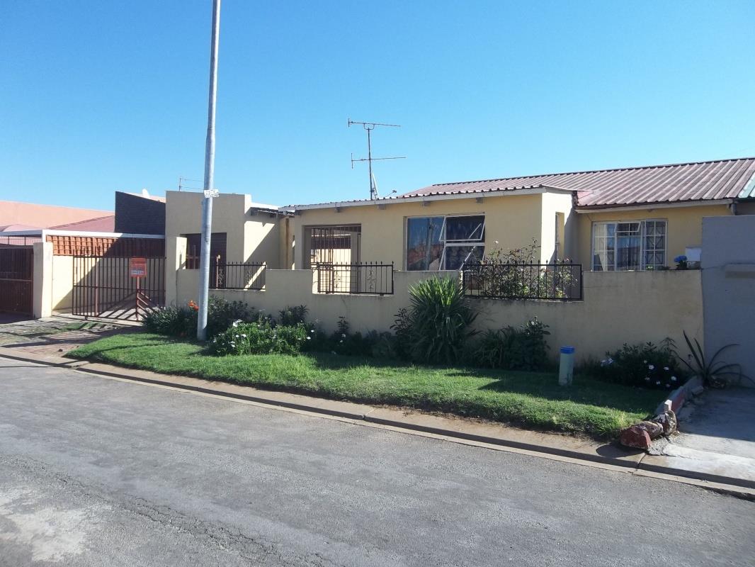 3 Bedroom House for sale in Eldorado Park P24114324755