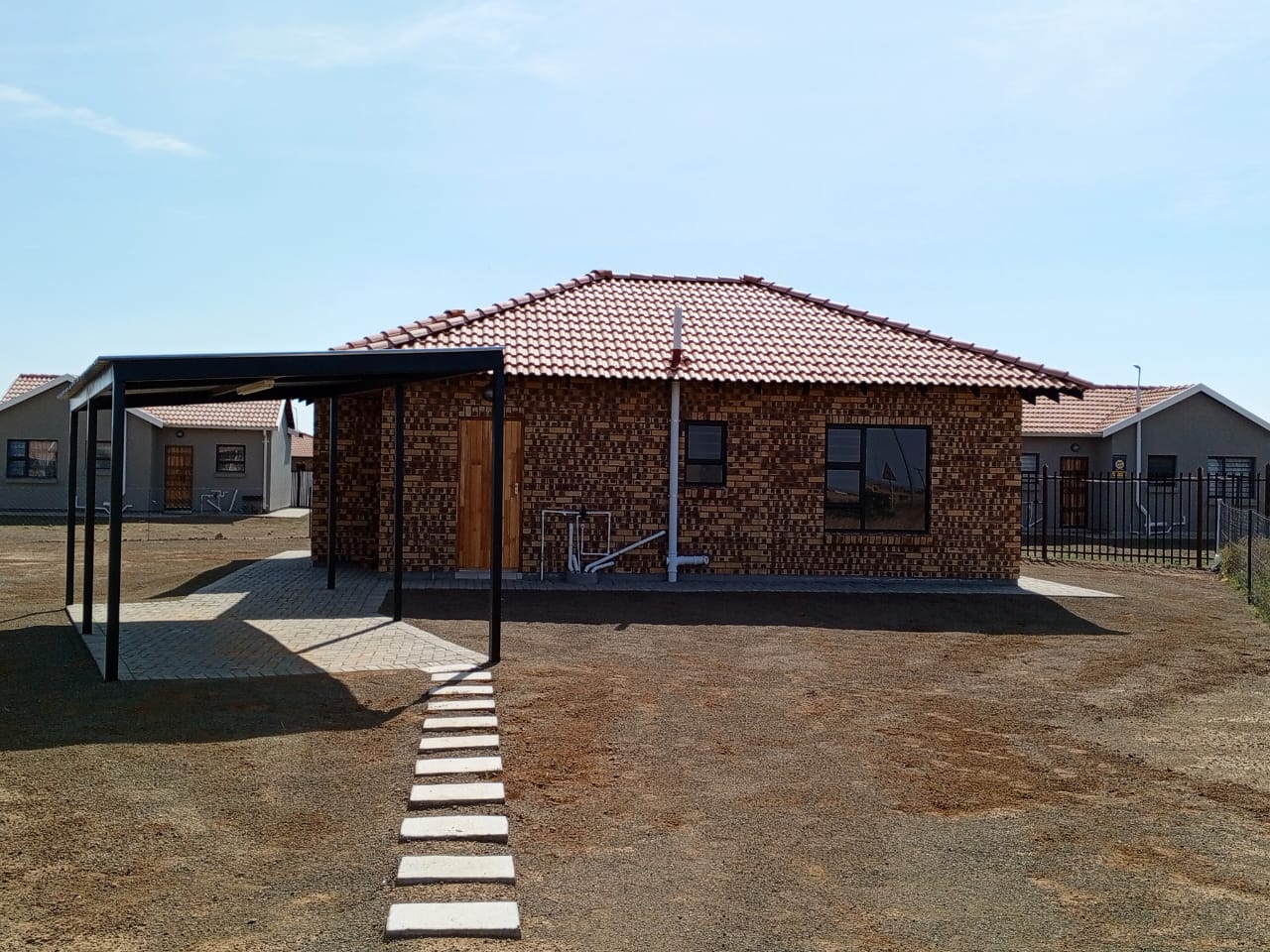 3 Bedroom House for sale in Hillside View P24114325704