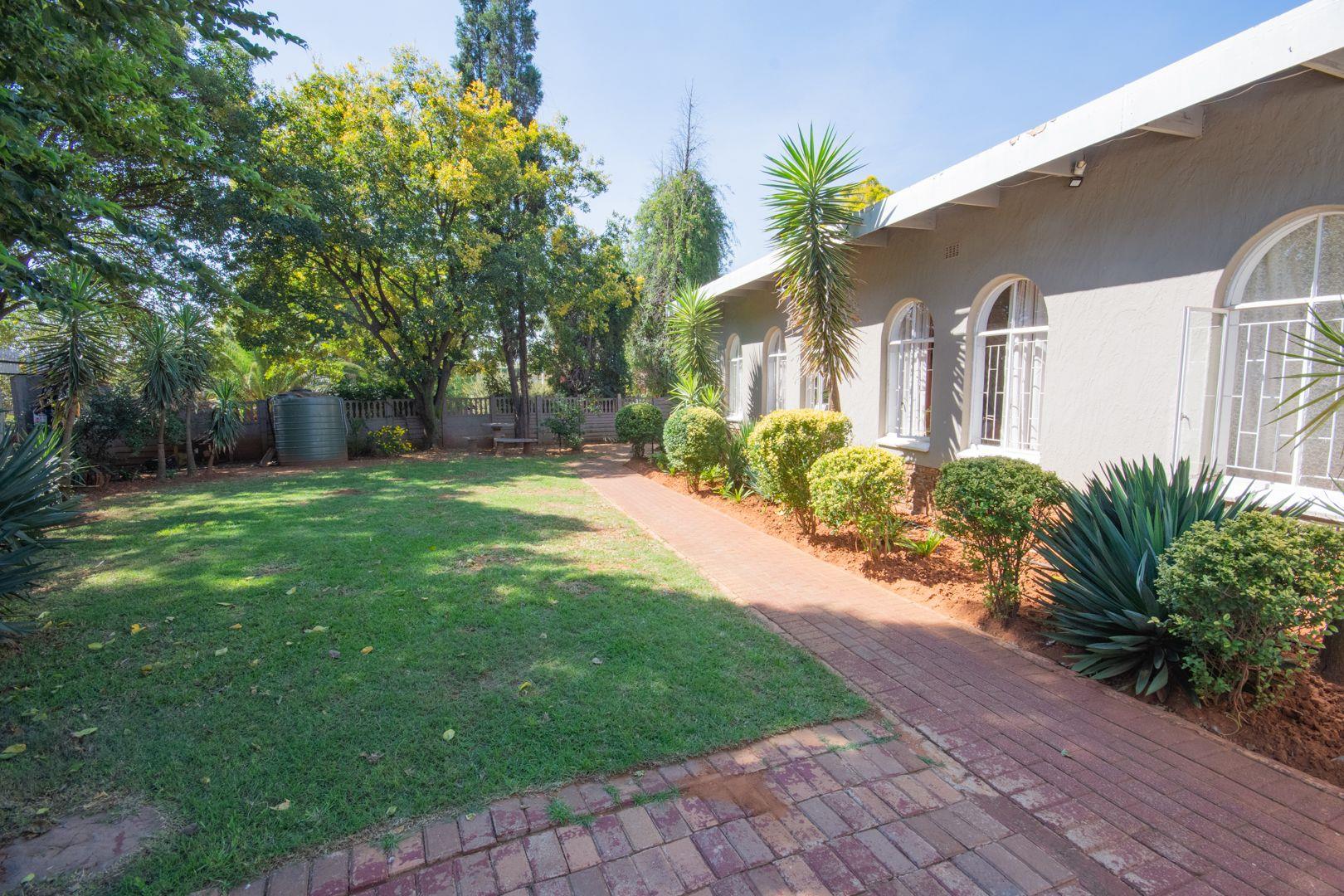 3 Bedroom House for sale in Rensburg P24114326038