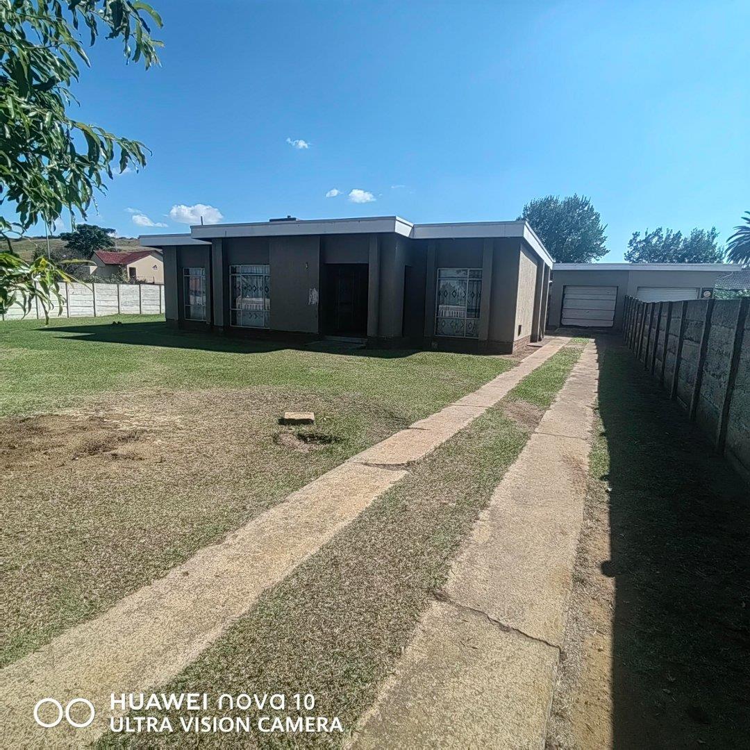 4 Bedroom House for sale in Ncandu Park P24114287737